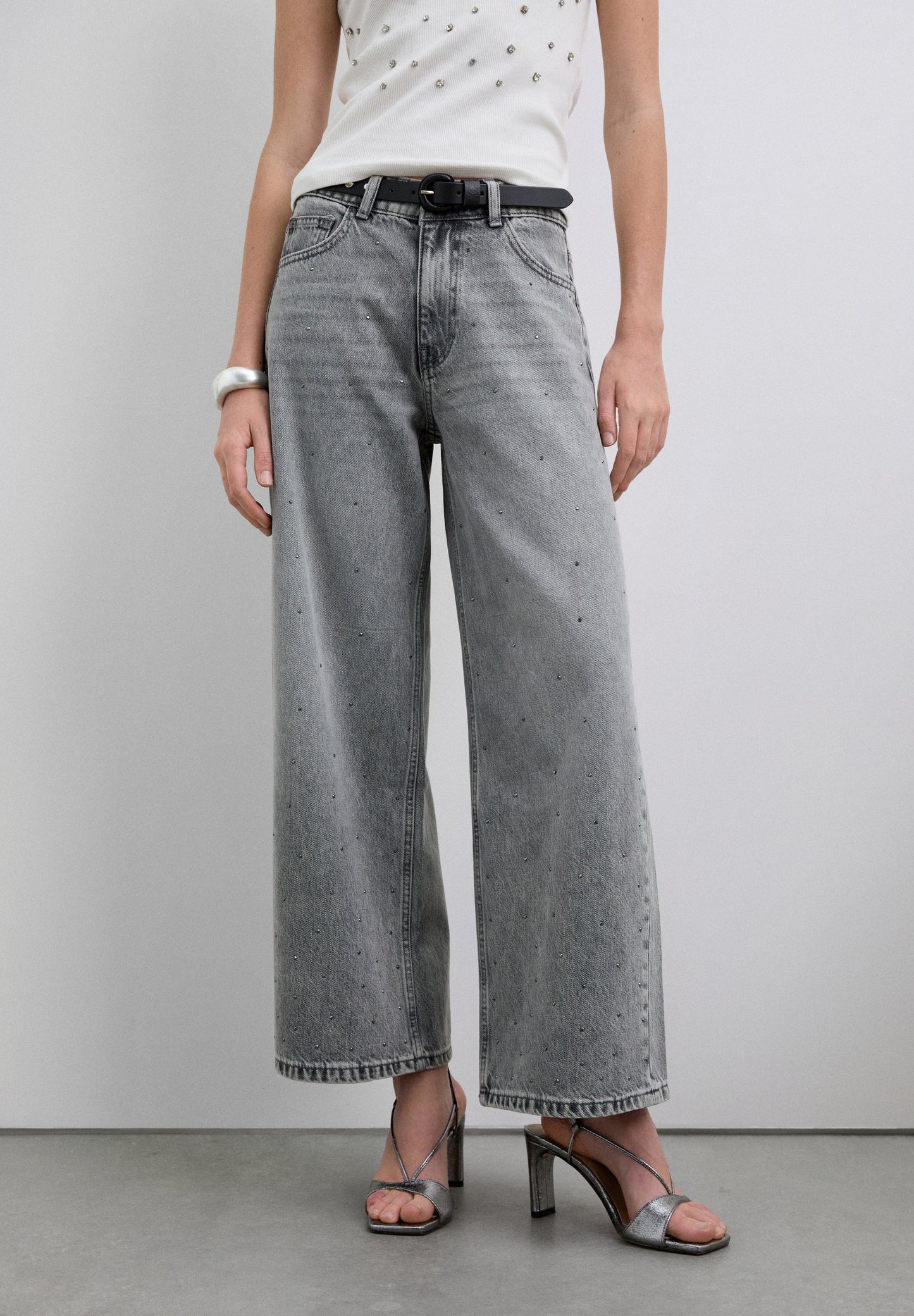 STRAIGHT JEANS WITH STUDS