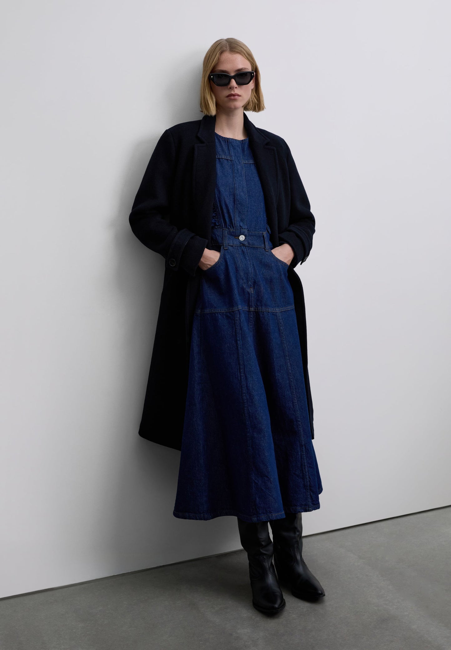 COAT WITH CONTAST BELT