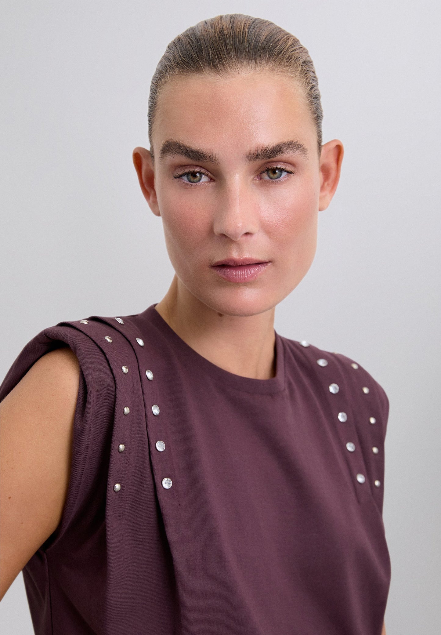 SLEEVELESS STUDDED T-SHIRT