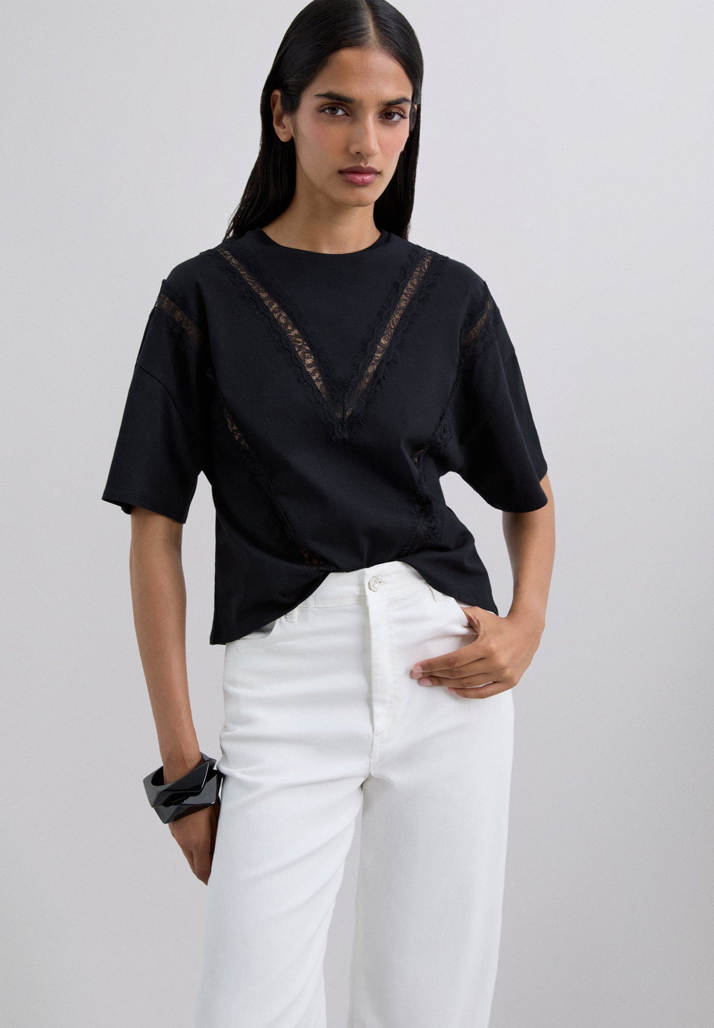 T-SHIRT WITH LACE DETAIL