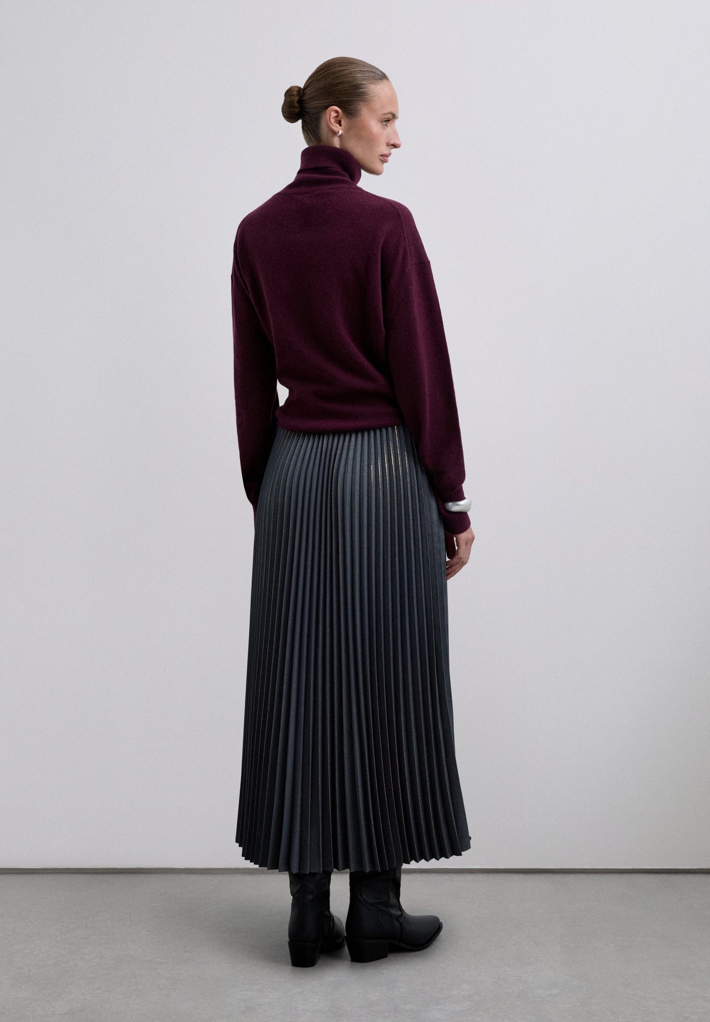 PLEATED SKIRT WITH LUREX DETAILS