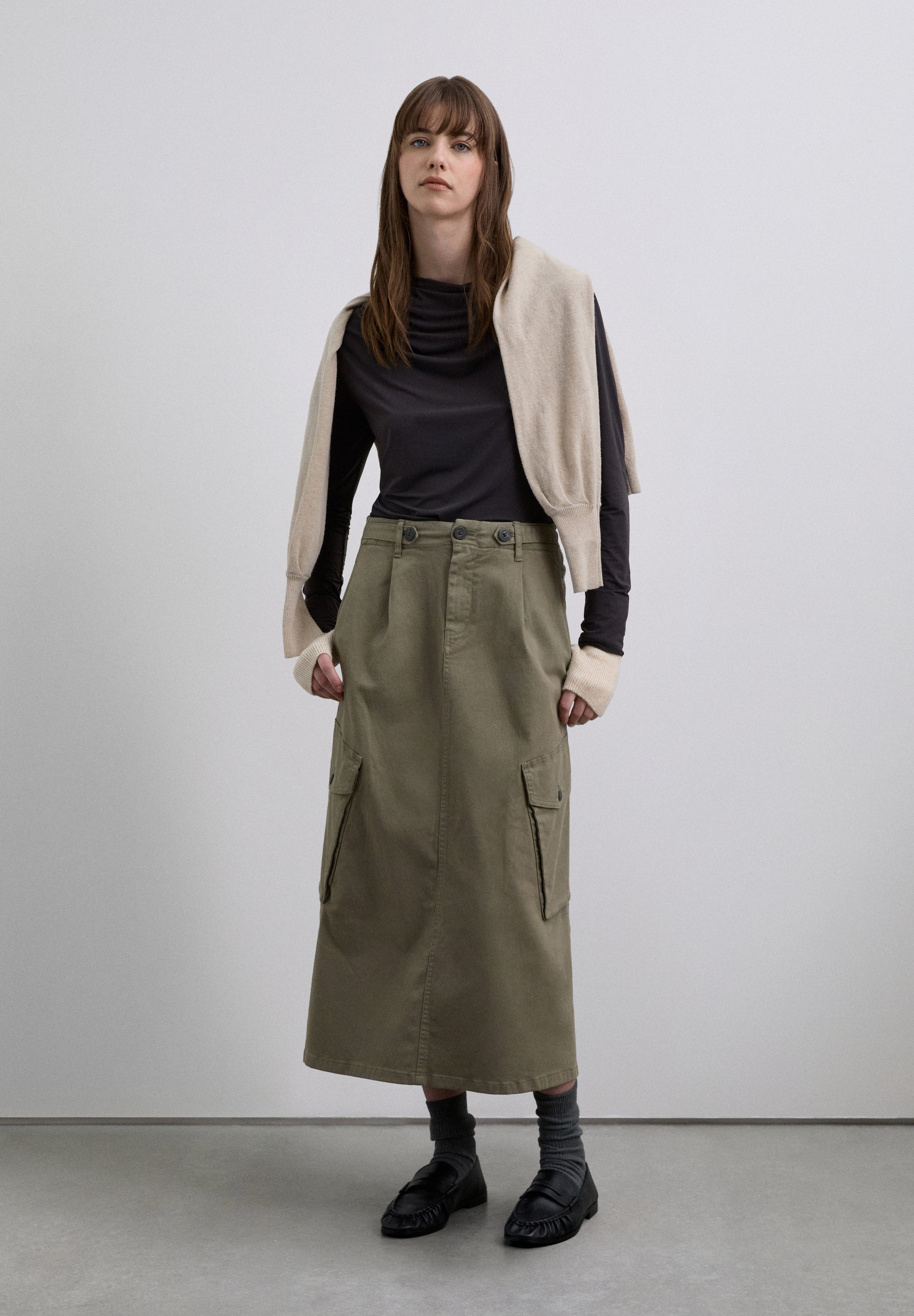 MIDI SKIRT WITH CARGO POCKETS