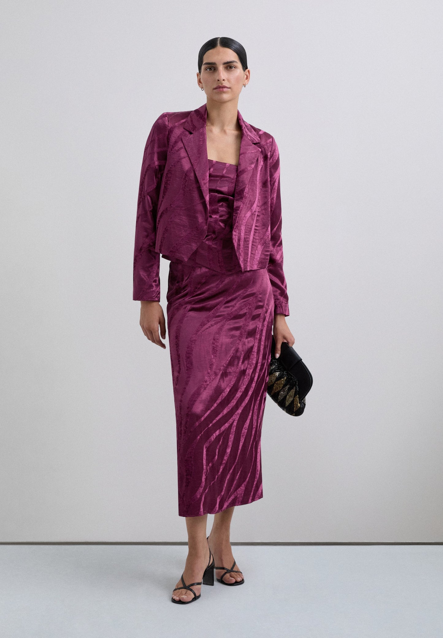 ASYMMETRIC TOP WITH VELVET DETAILS