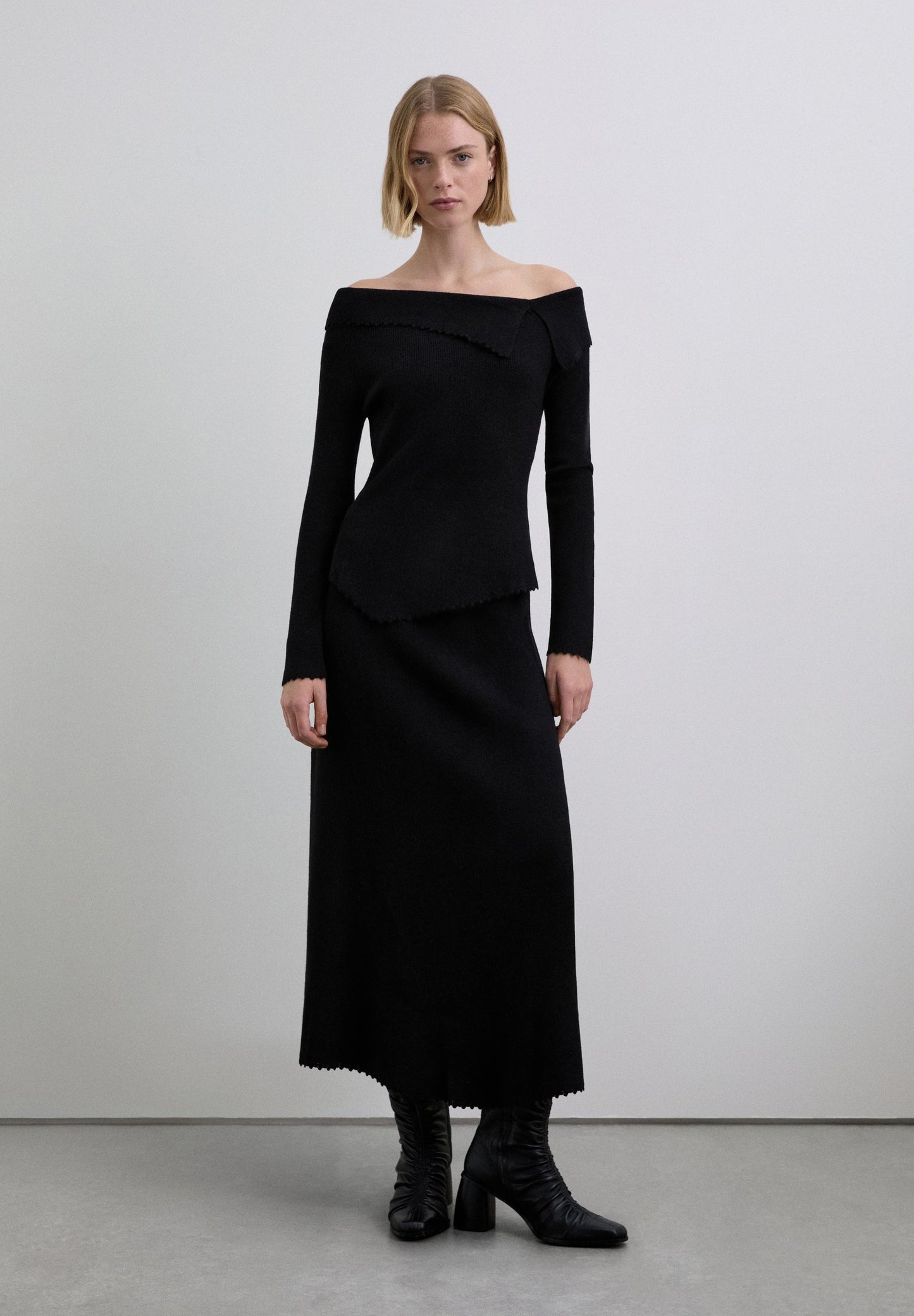 OFF-SHOULDER SWEATER