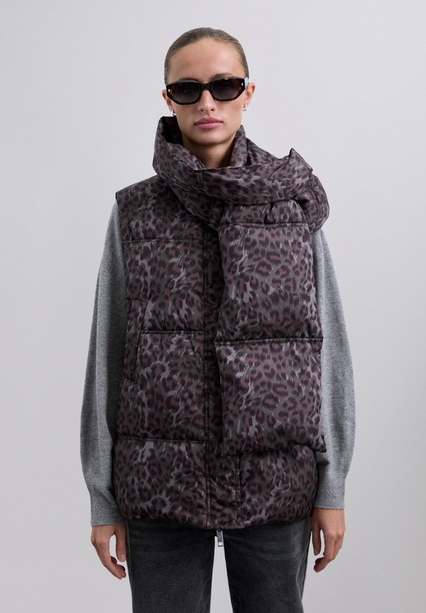 ANIMAL PRINT GILET WITH DETACHABLE SCARF