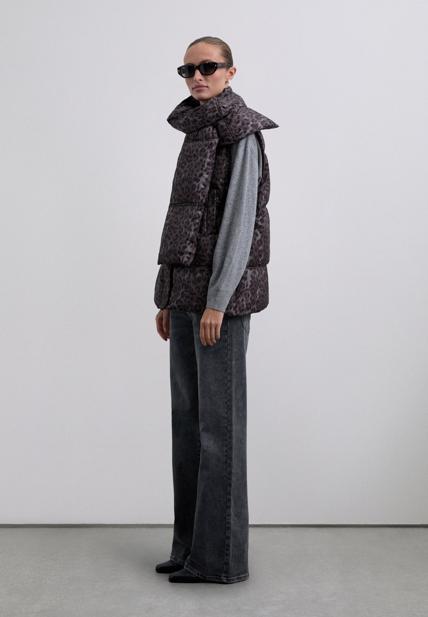 ANIMAL PRINT GILET WITH DETACHABLE SCARF