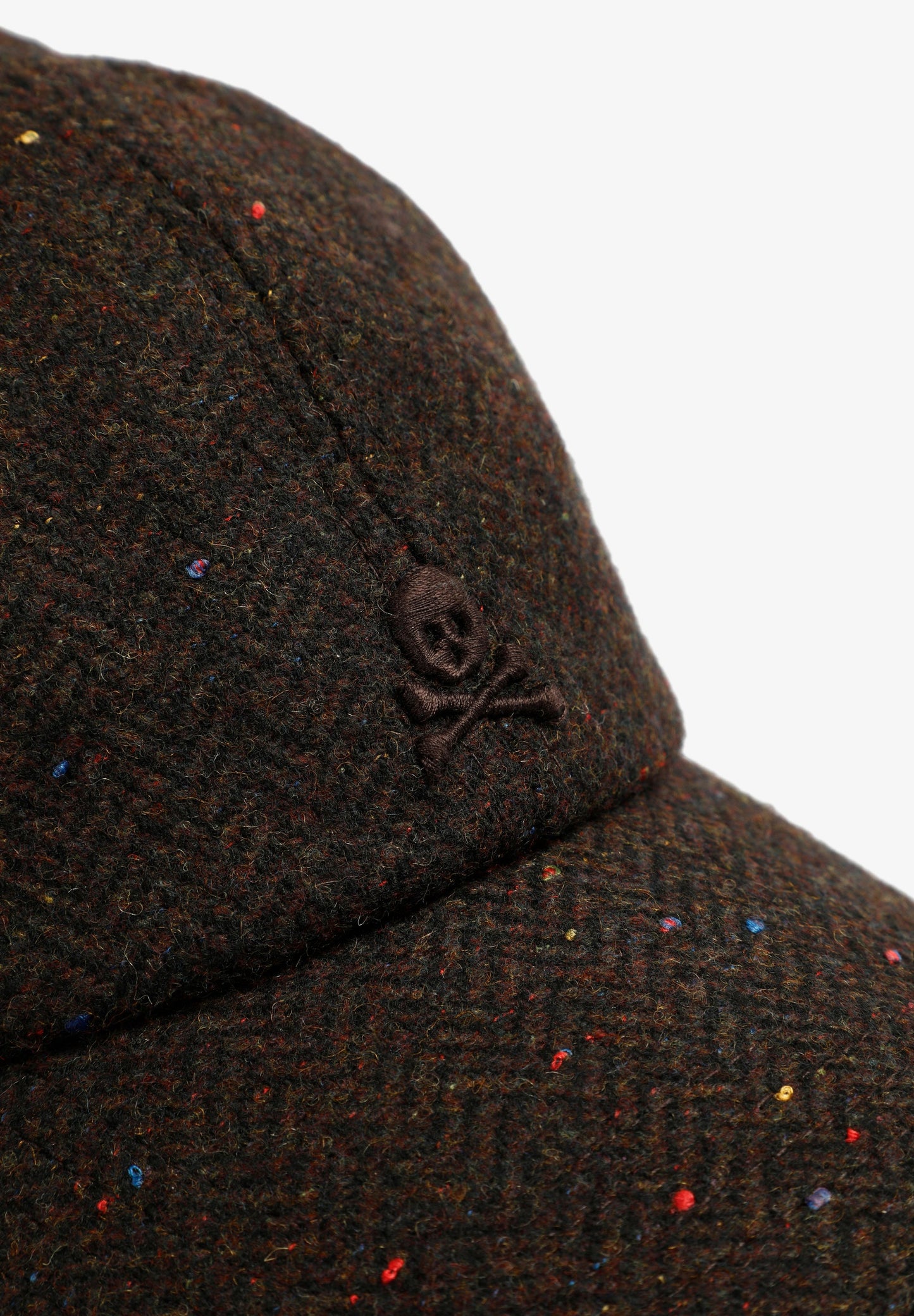 LOGO CAP WITH COLOURED DETAILS