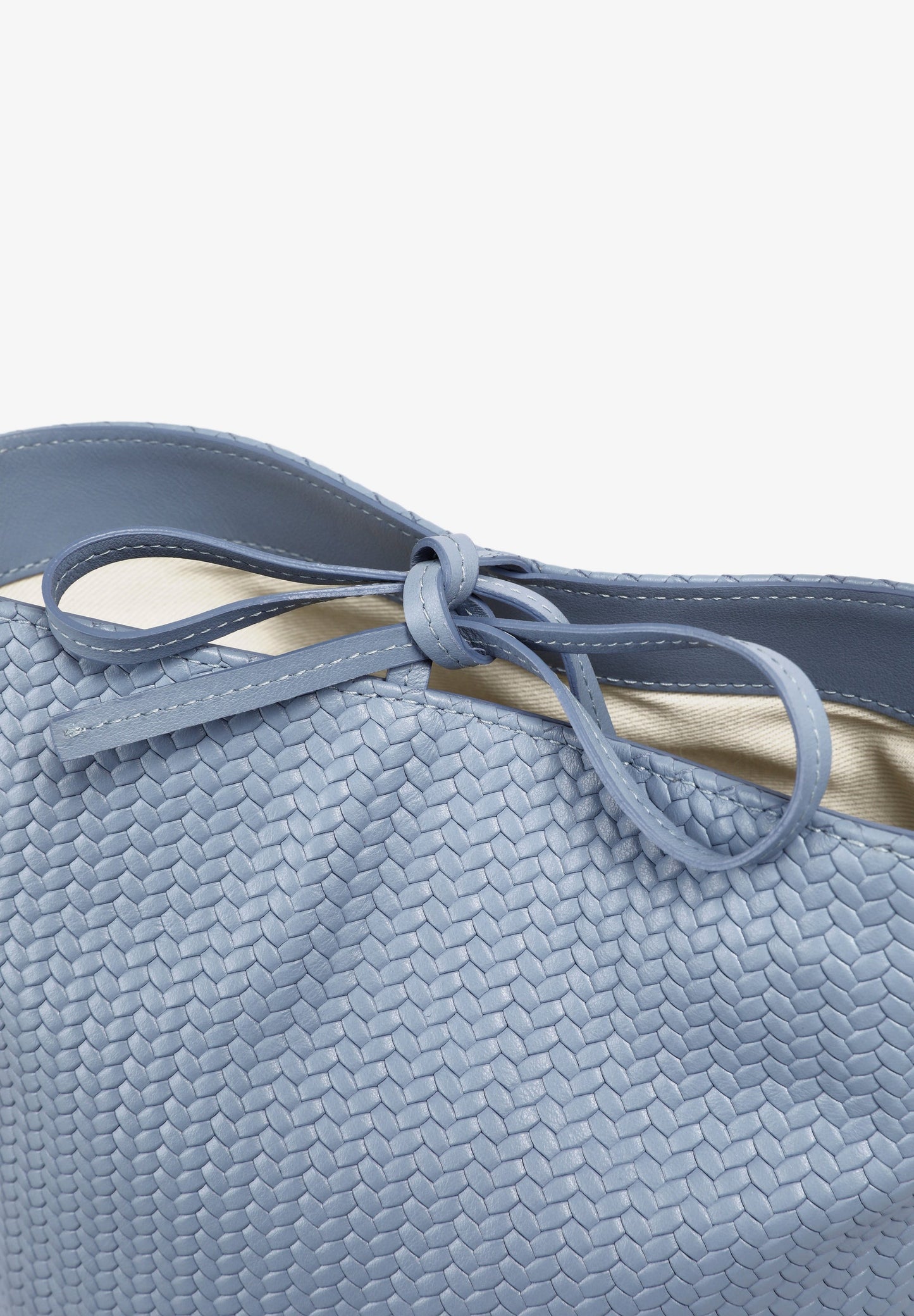 BUCKET BAG IN 100% BRAIDED LEATHER