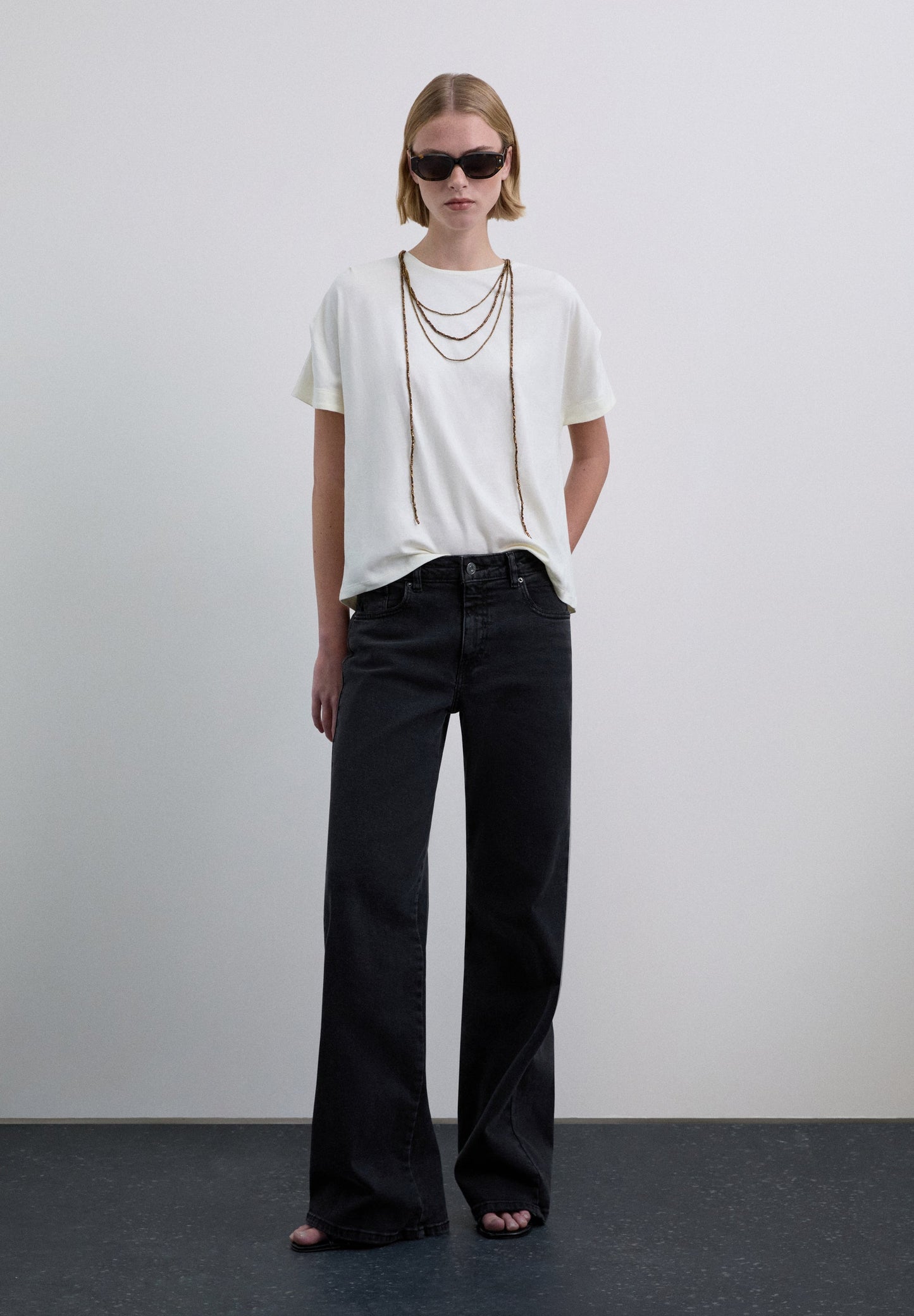 XM SCNECKLACE TEE - Scalpers