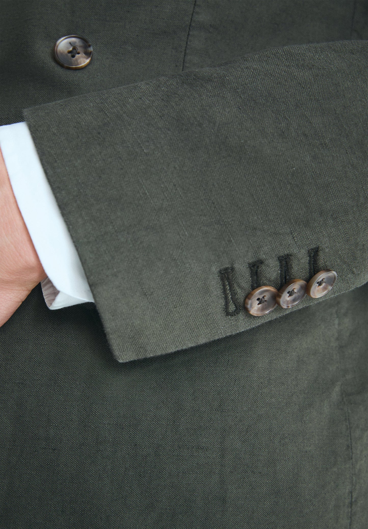 DOUBLE-BREASTED LINEN SUIT BLAZER