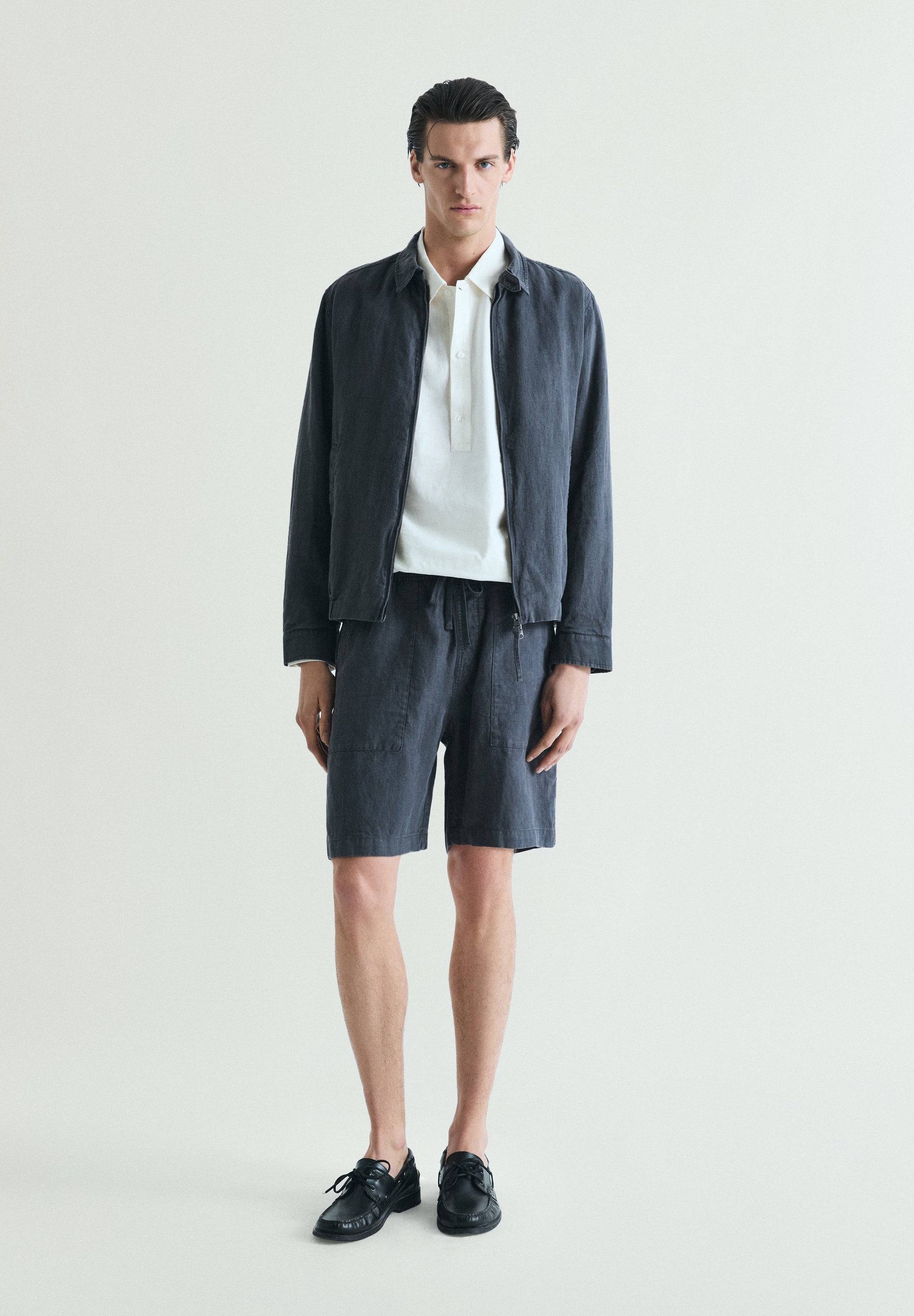 LINEN BERMUDA SHORTS WITH VISIBLE SEAMS