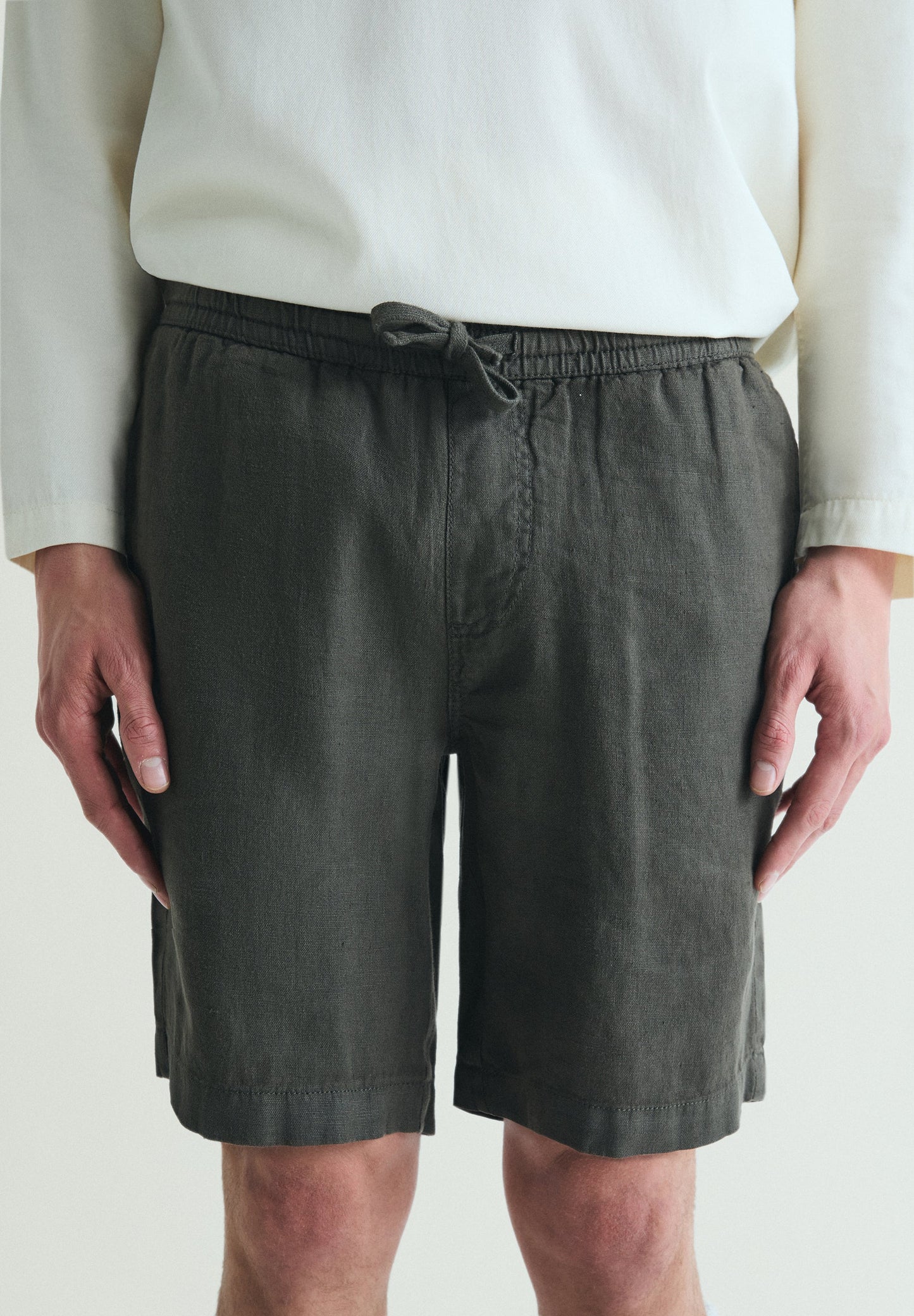 PLAIN LINEN BERMUDA SHORTS
