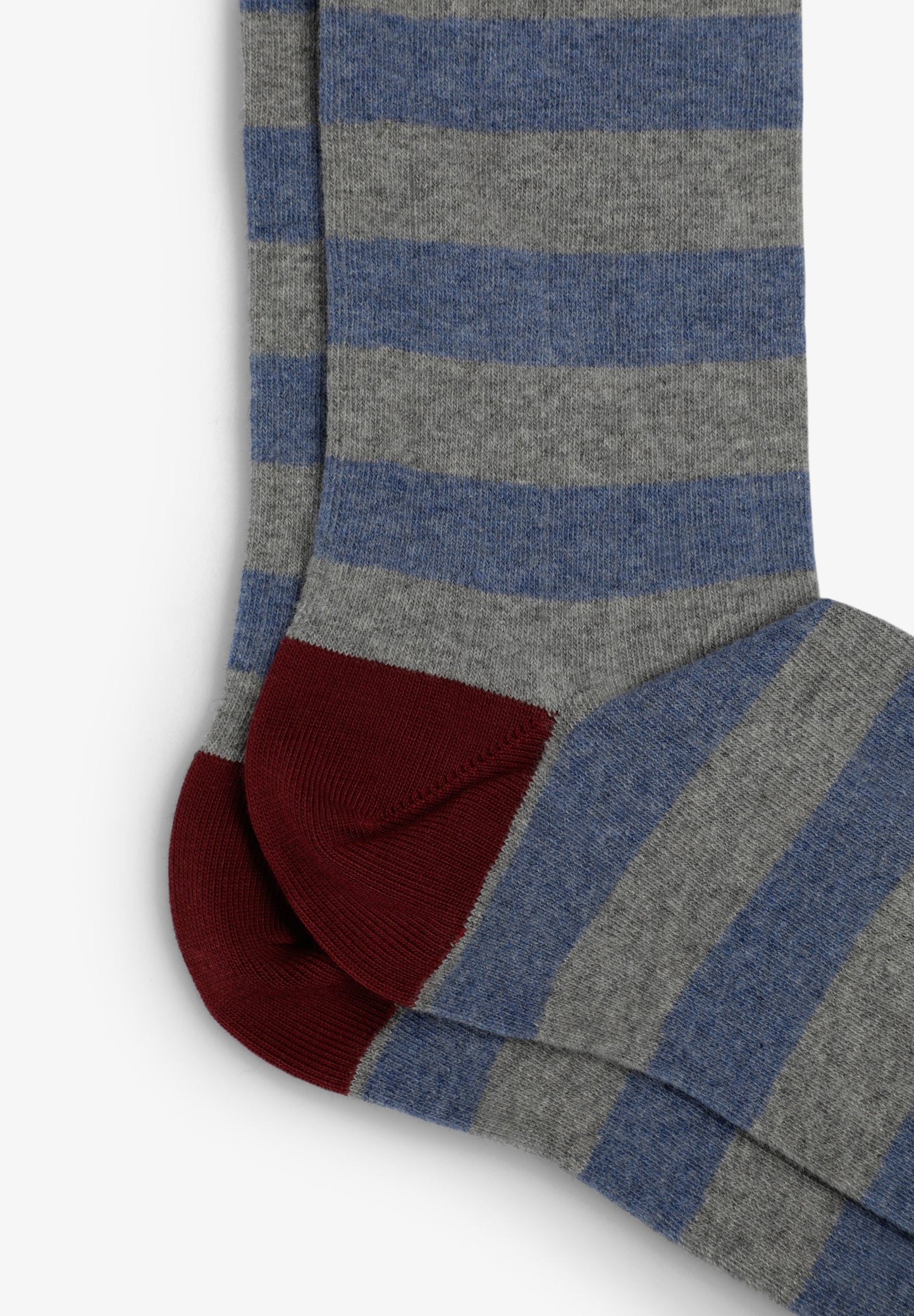 STRIPED EMBROIDERED SKULL SOCKS