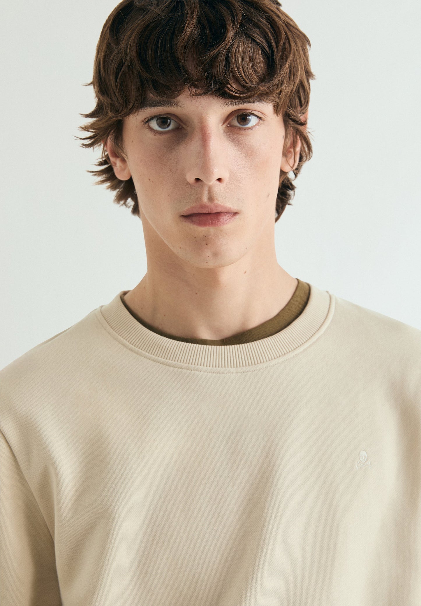 WASHED EMBROIDERED SWEATSHIRT