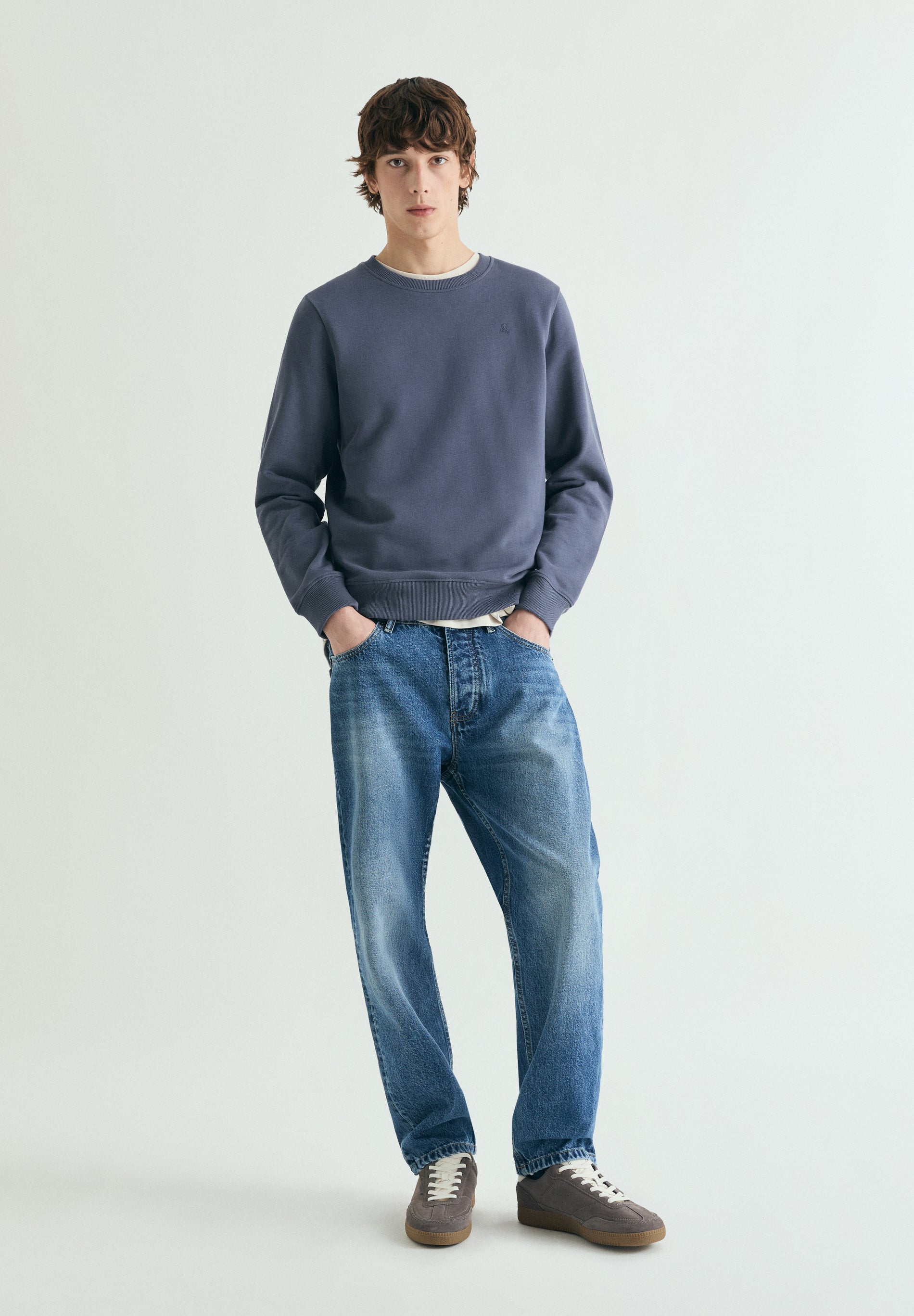 WASHED EMBROIDERED SWEATSHIRT