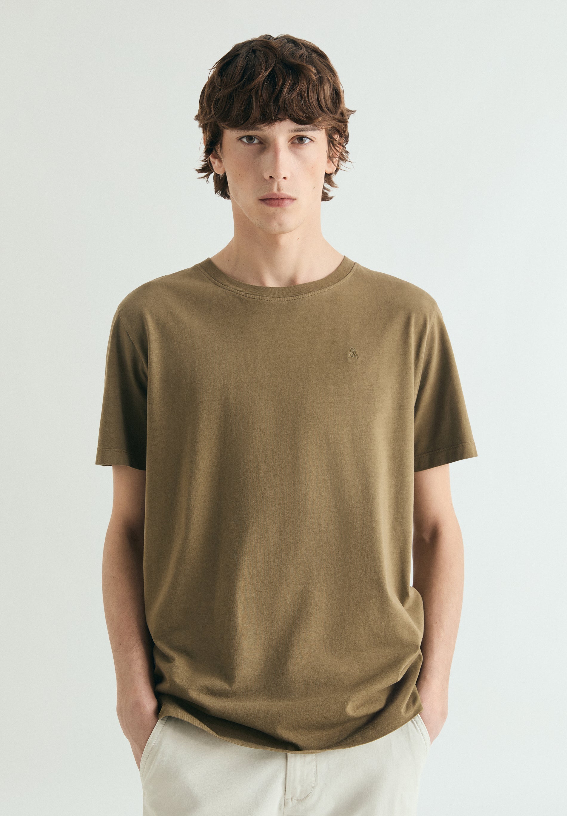 REGULAR FIT EMBROIDERED T-SHIRT