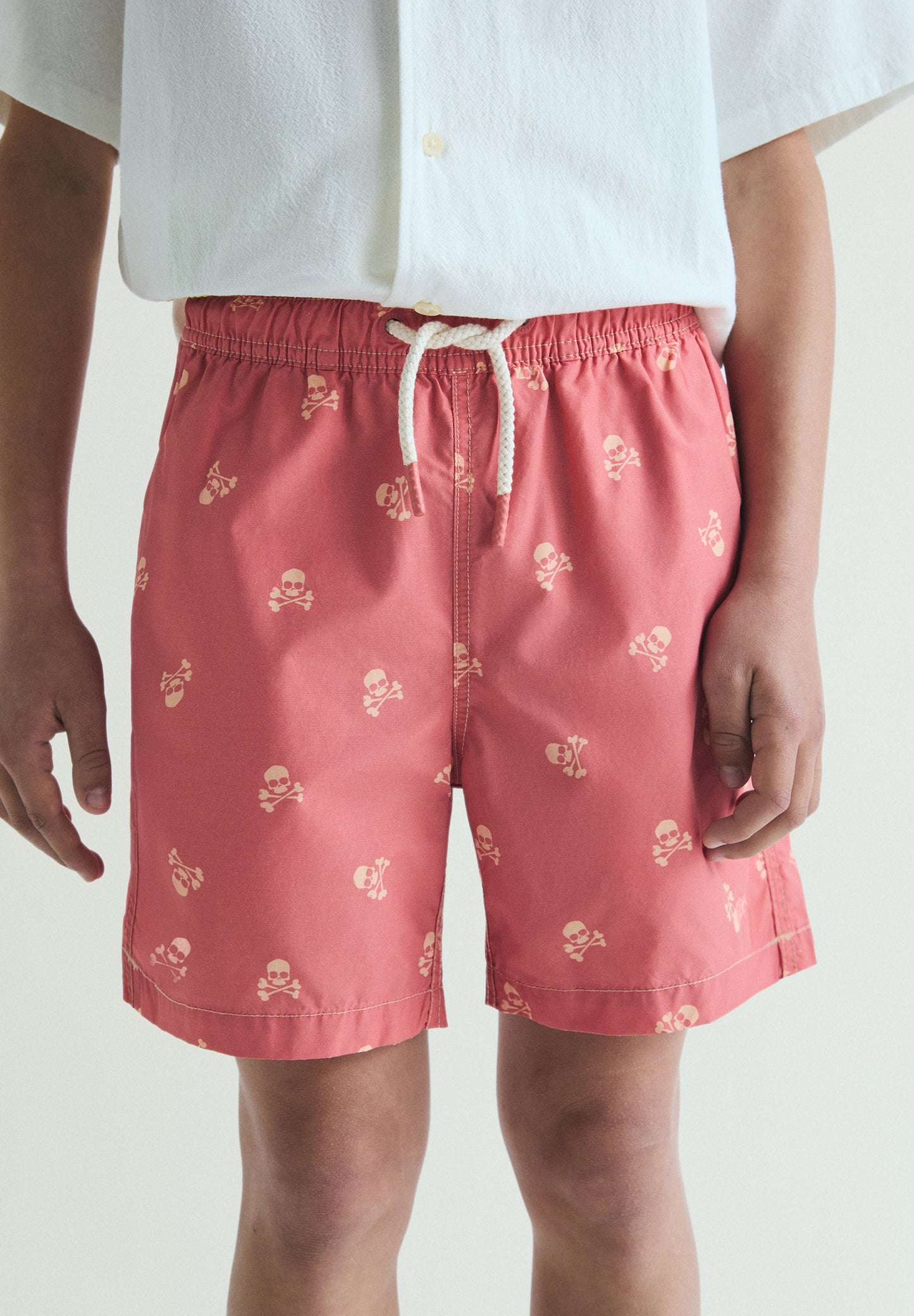 CONTRAST SKULL SWIMMING TRUNKS