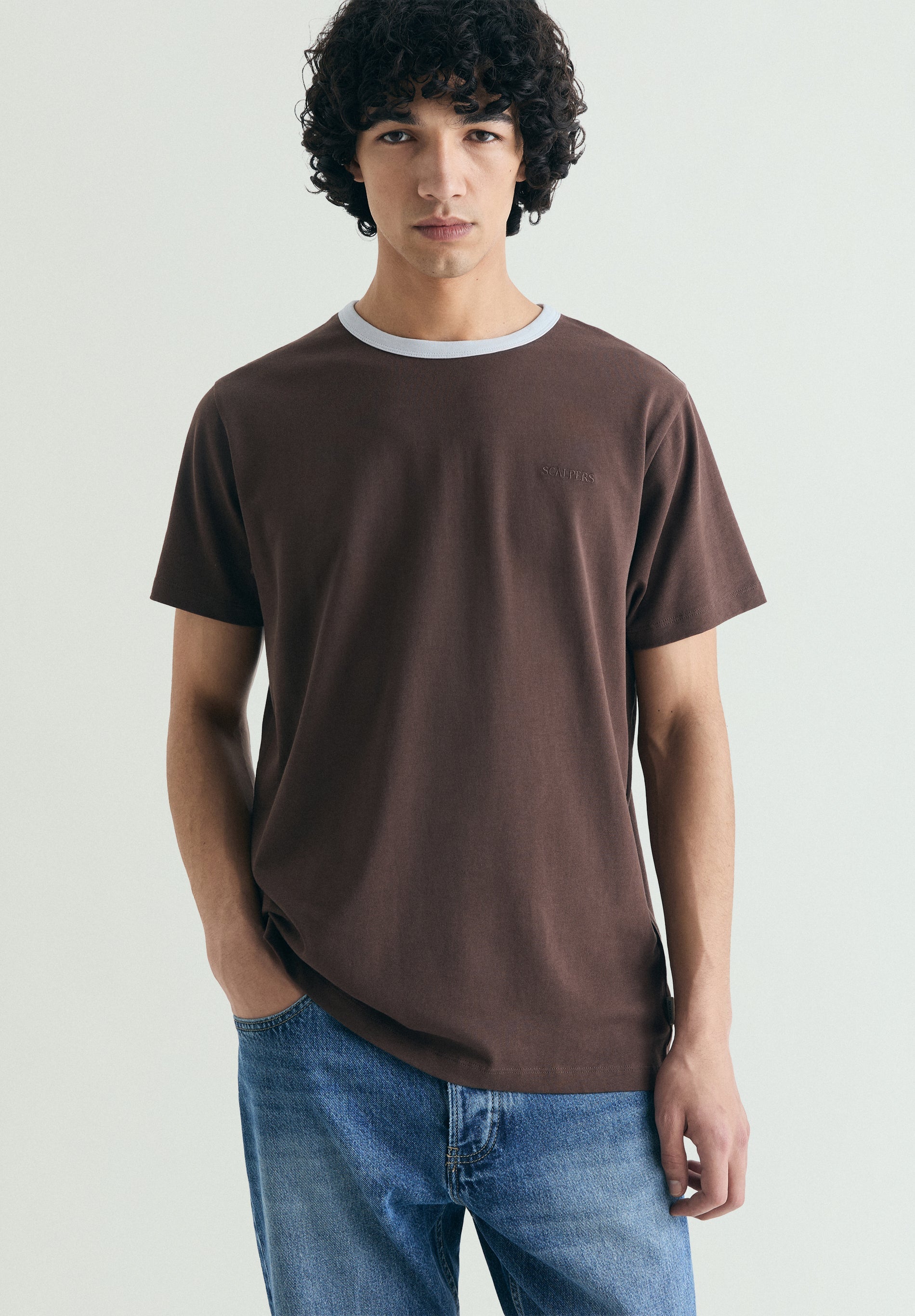 CONTRAST COLLAR T-SHIRT