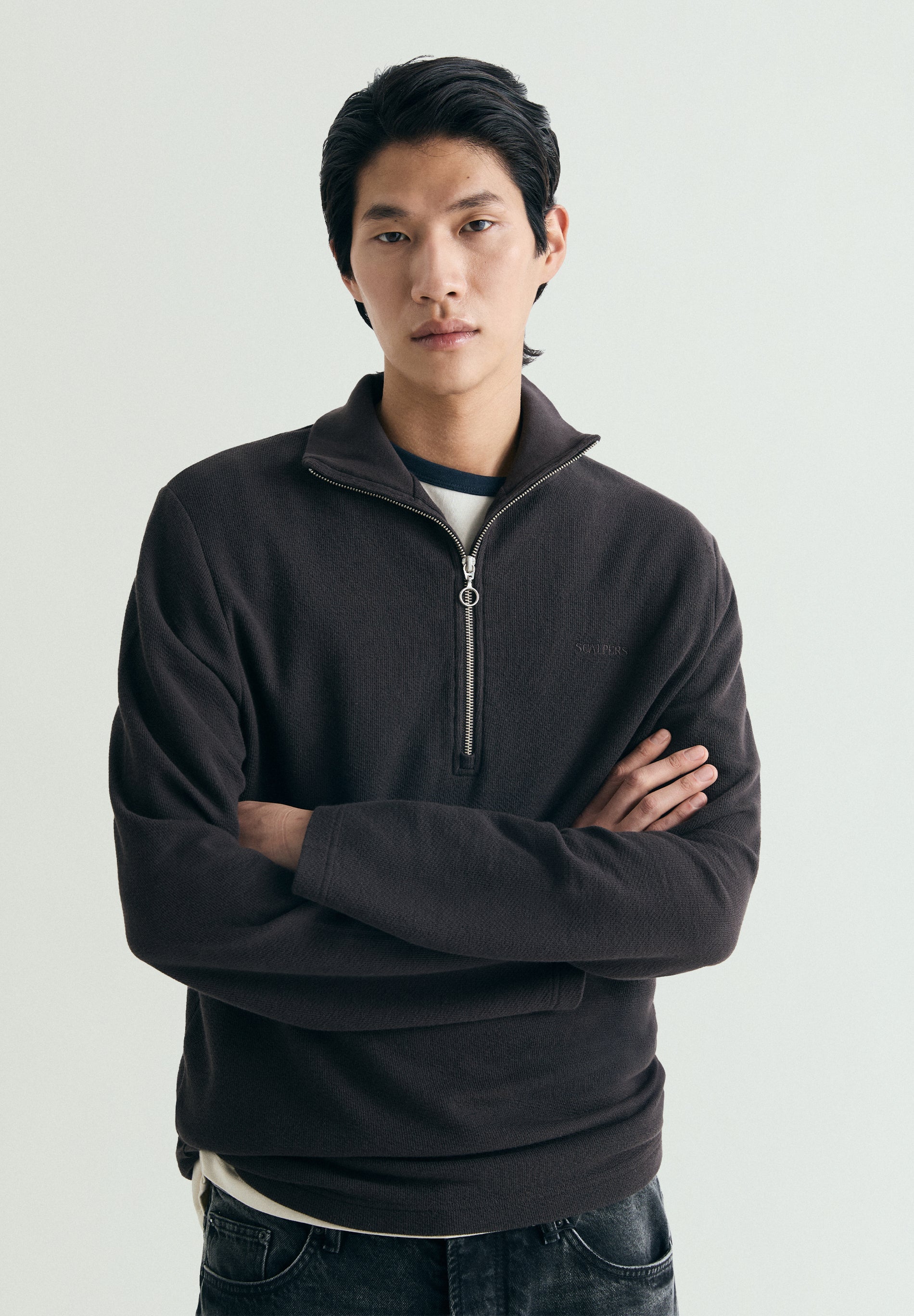 HALF ZIP SWEATSHIRT