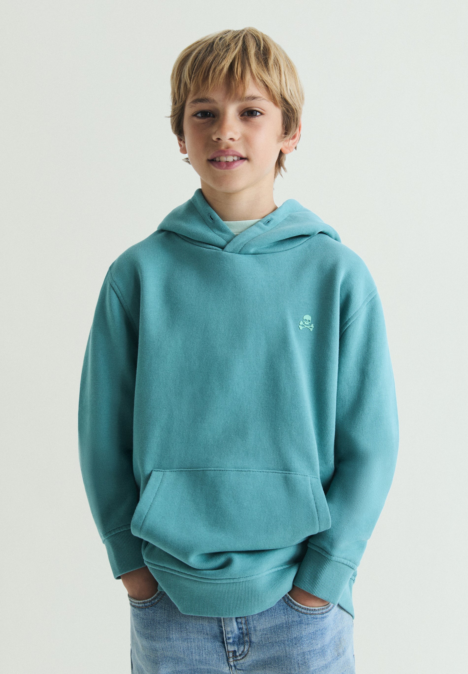 BASIC HOODIE