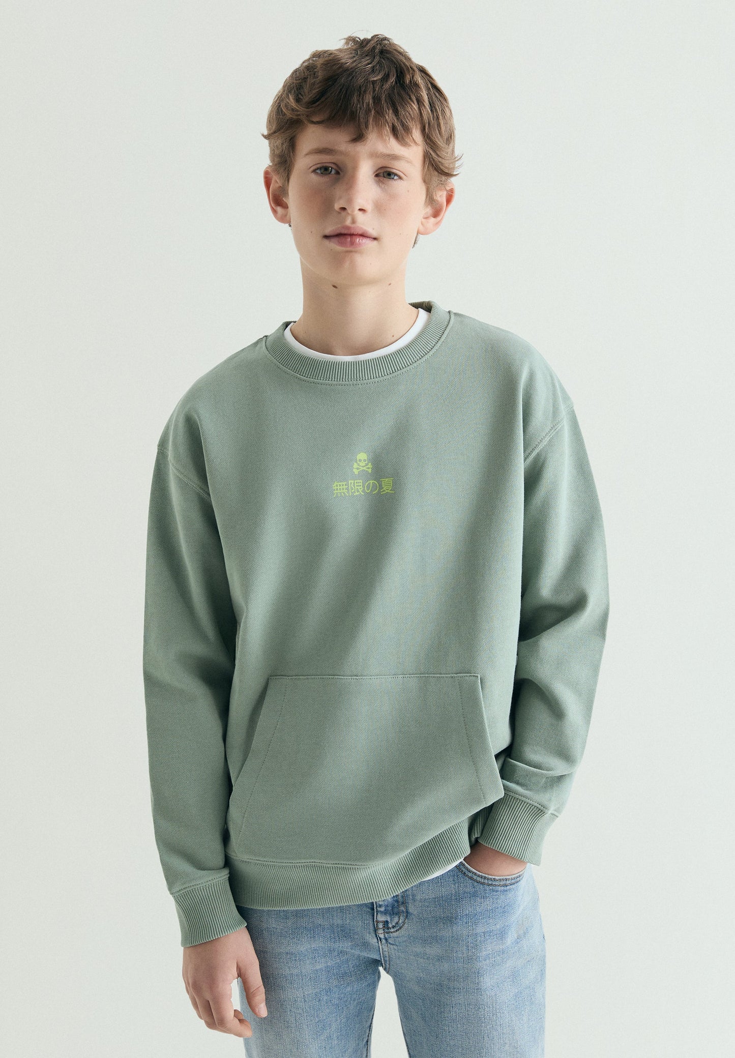 SWEATSHIRT WITH BACK PRINT AND POCKET