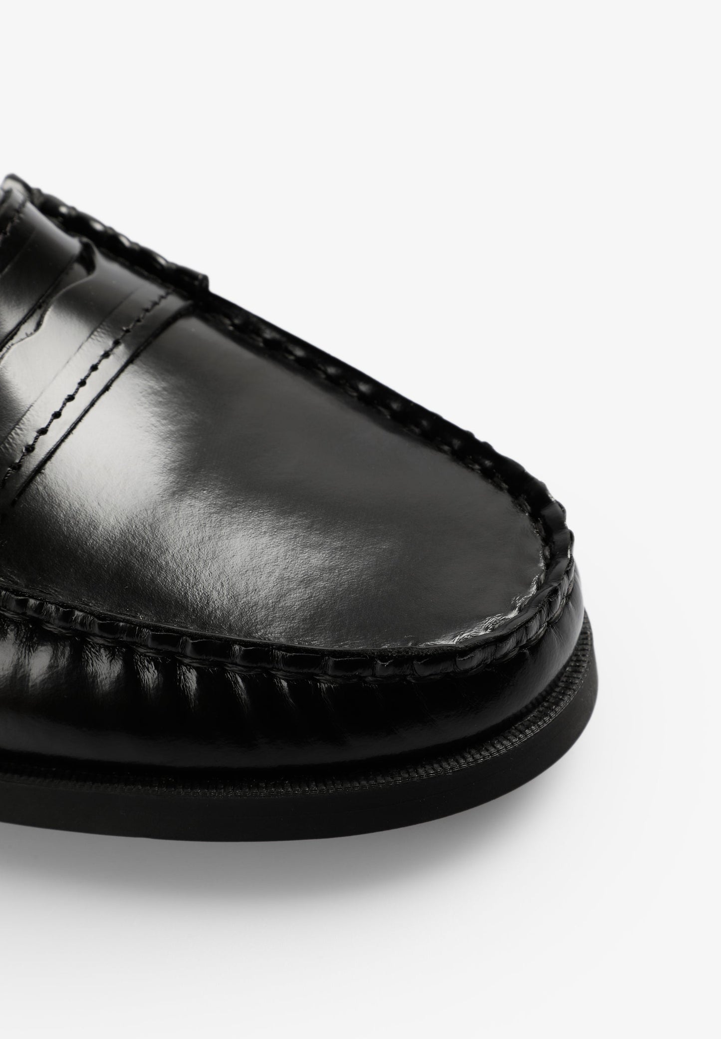 CLASSIC LEATHER LOAFERS