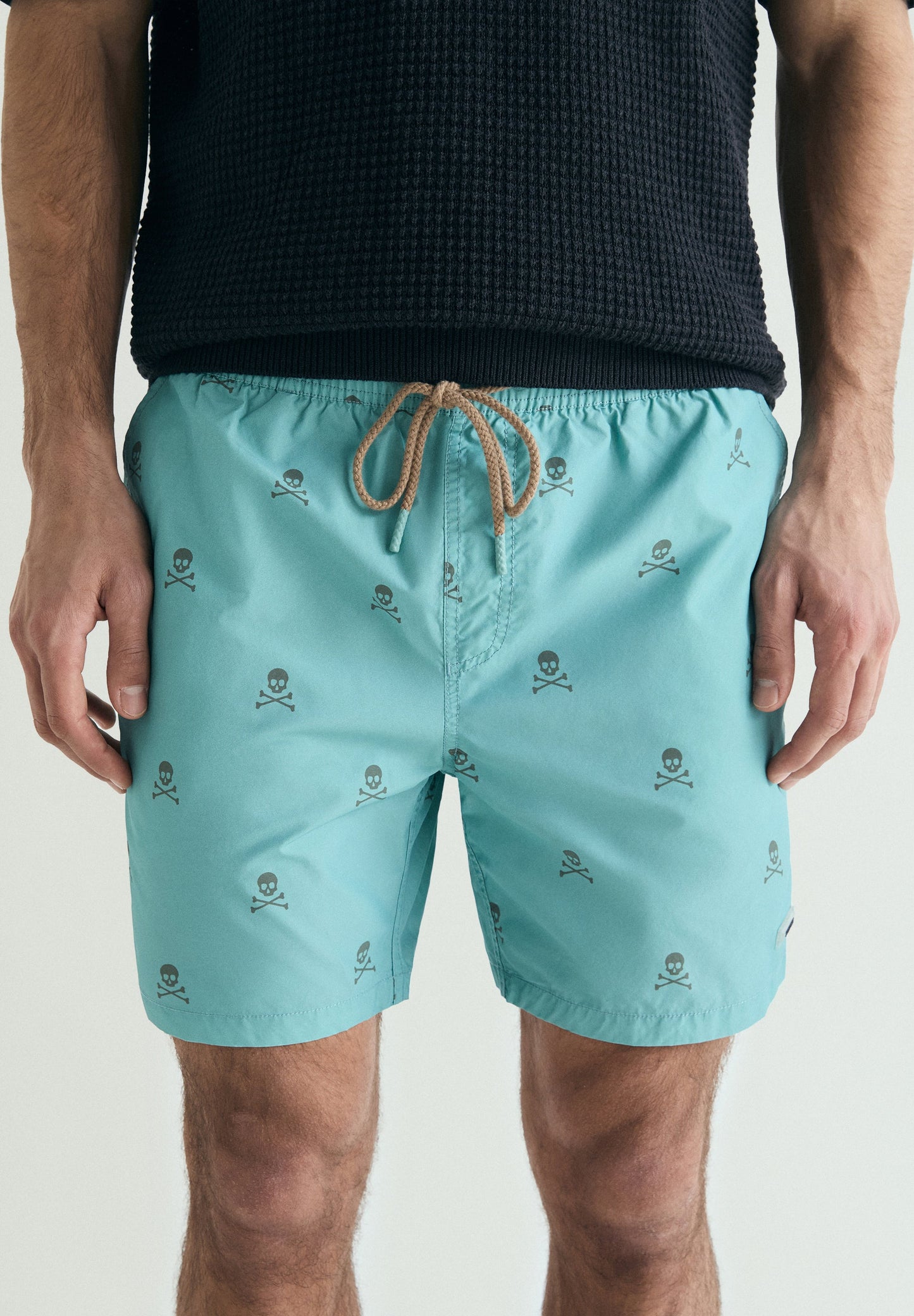 CONTRAST SKULL SWIMMING TRUNKS