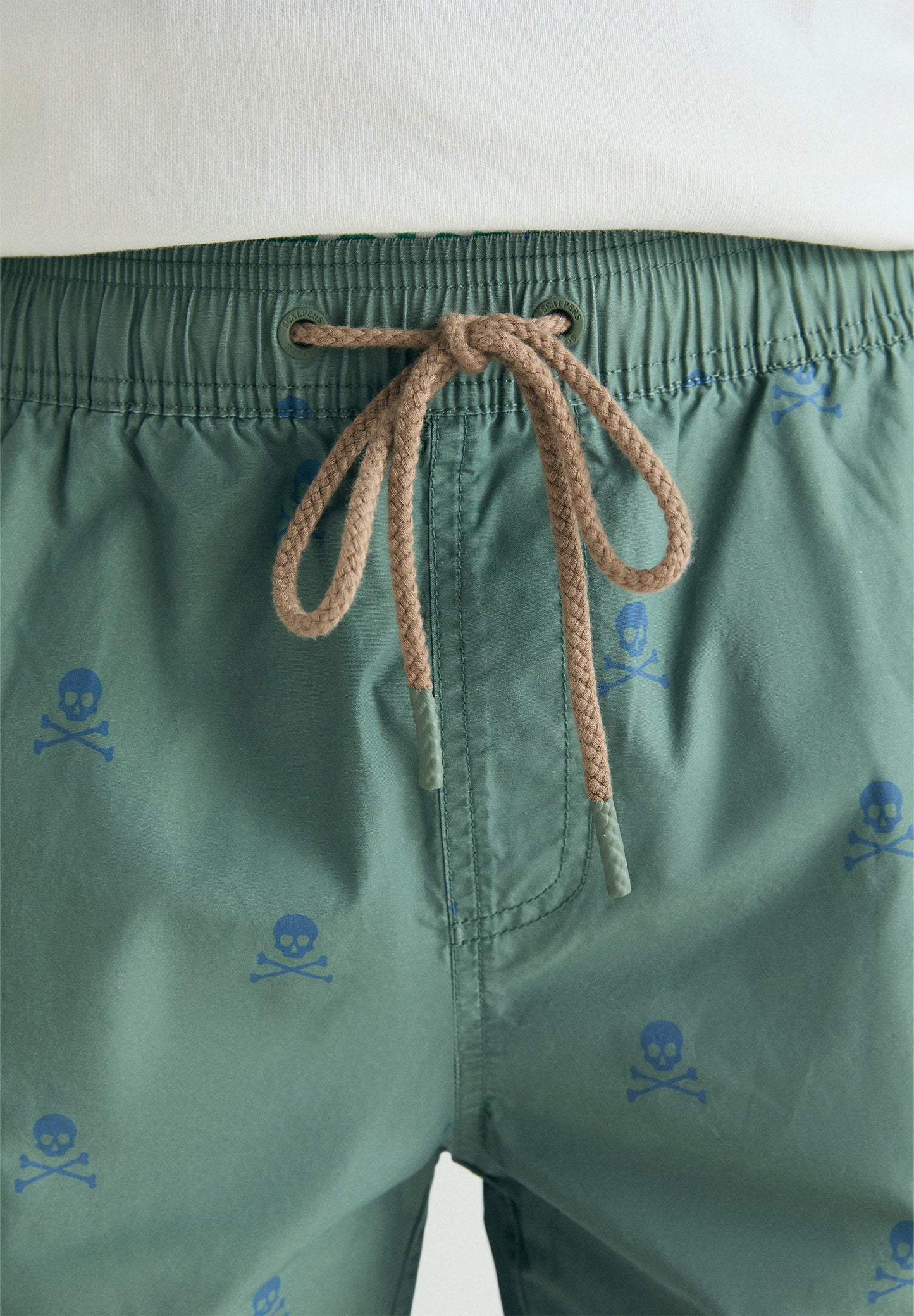 CONTRAST SKULL SWIMMING TRUNKS