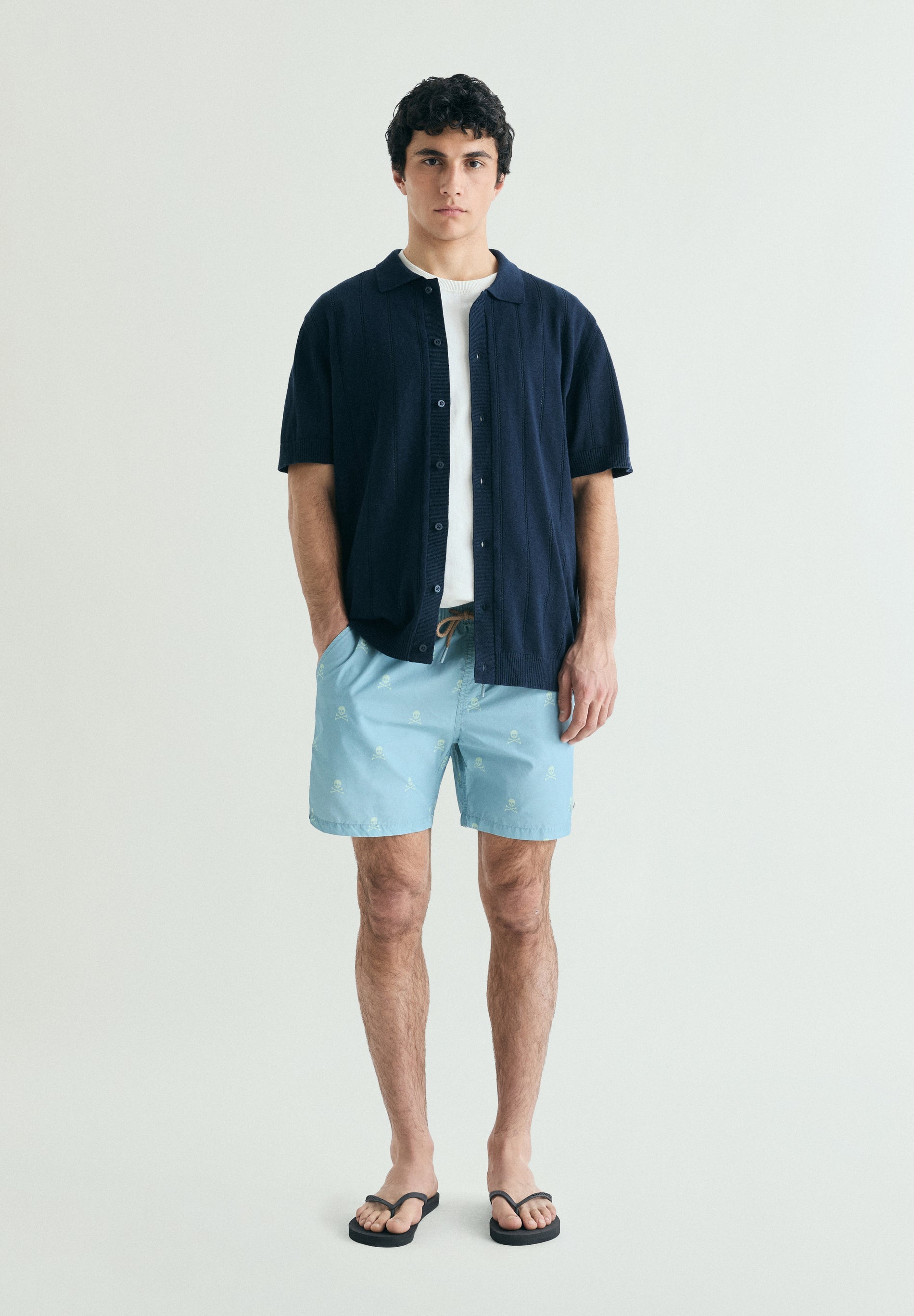 CONTRAST SKULL SWIMMING TRUNKS