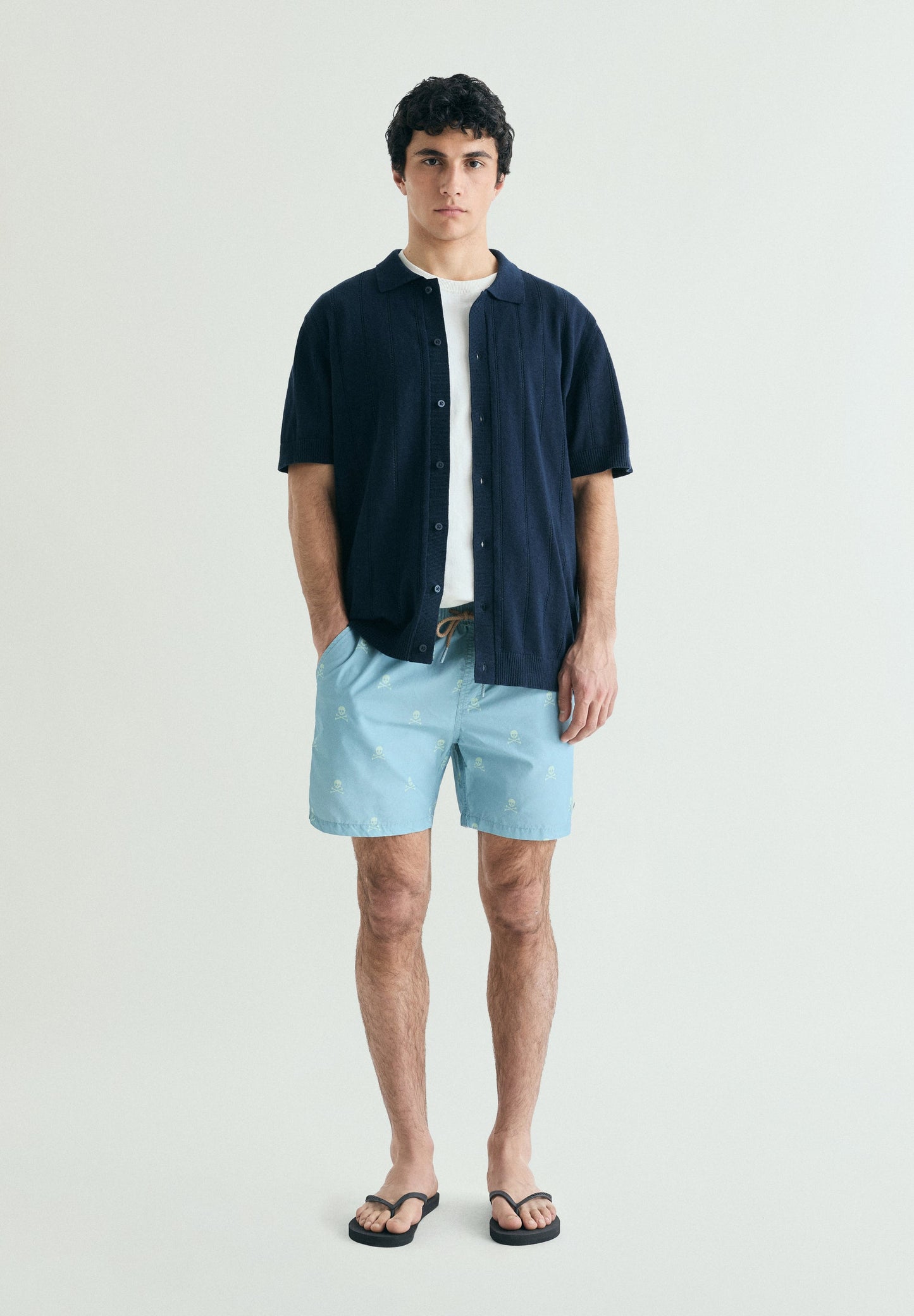 CONTRAST SKULL SWIMMING TRUNKS