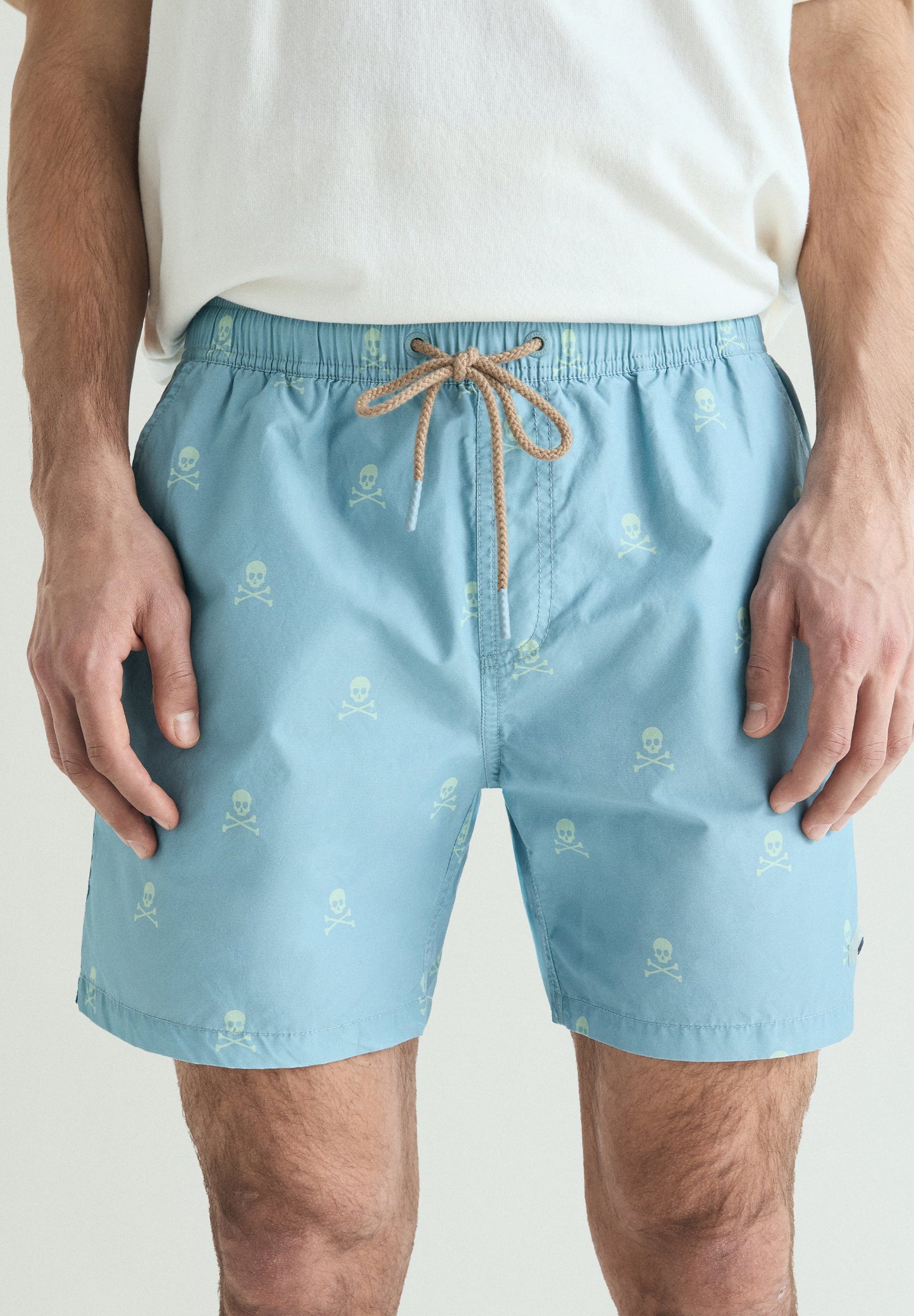 CONTRAST SKULL SWIMMING TRUNKS