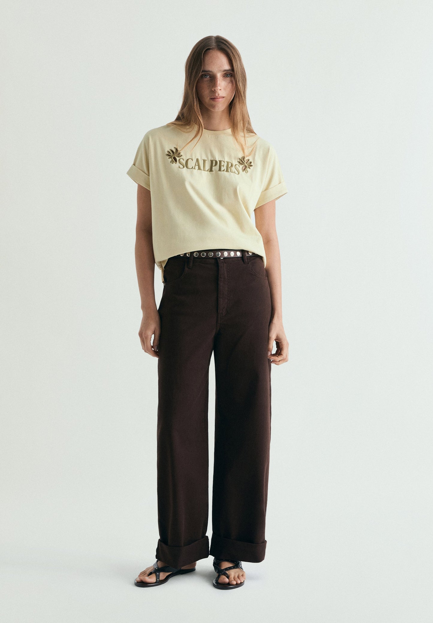 CONTRAST EMBROIDERED T-SHIRT