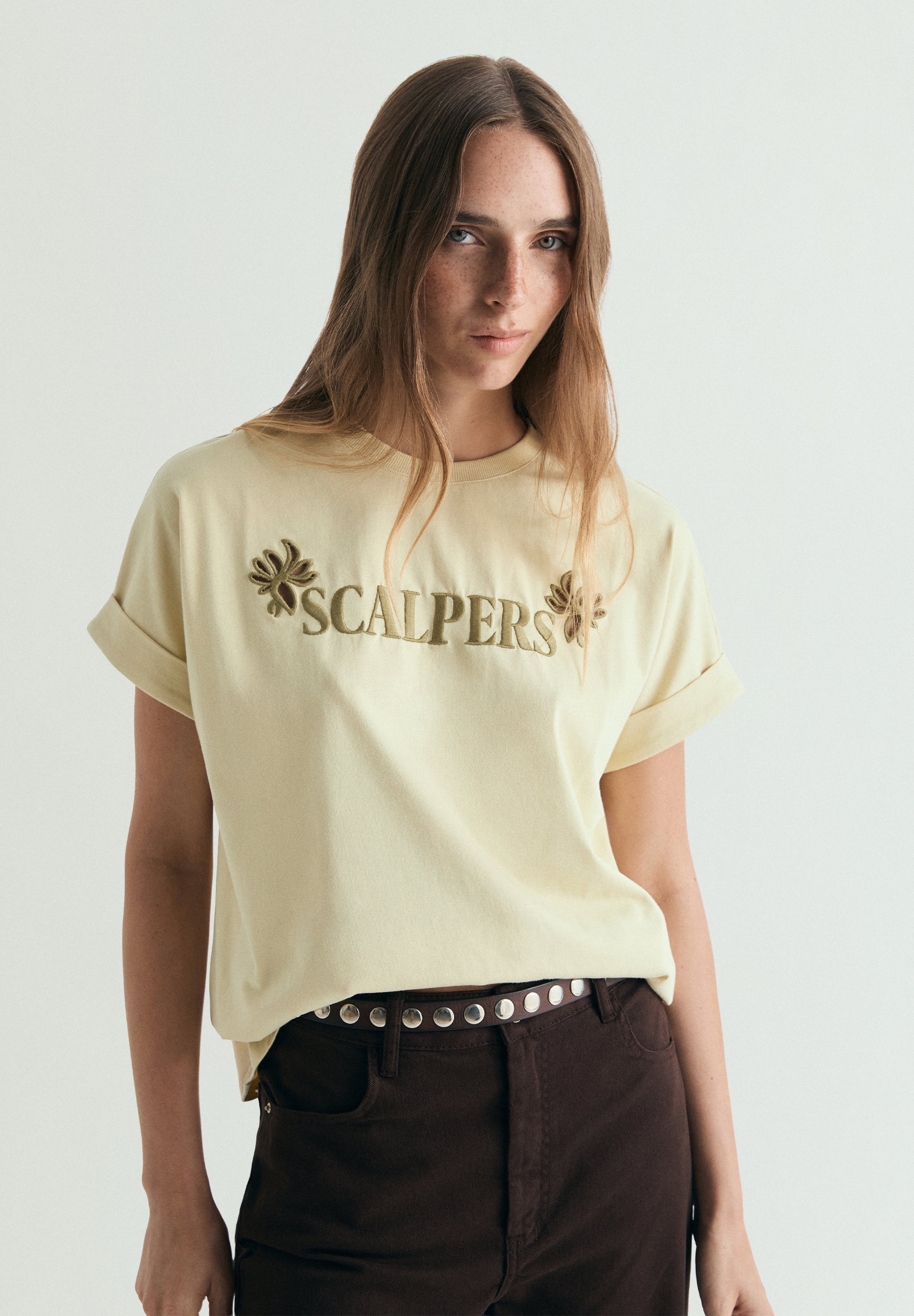 CONTRAST EMBROIDERED T-SHIRT