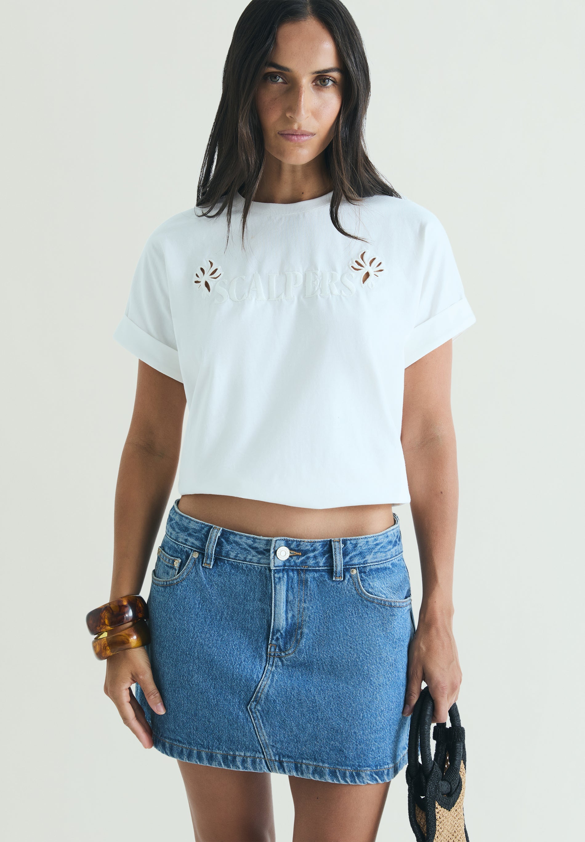 CONTRAST EMBROIDERED T-SHIRT