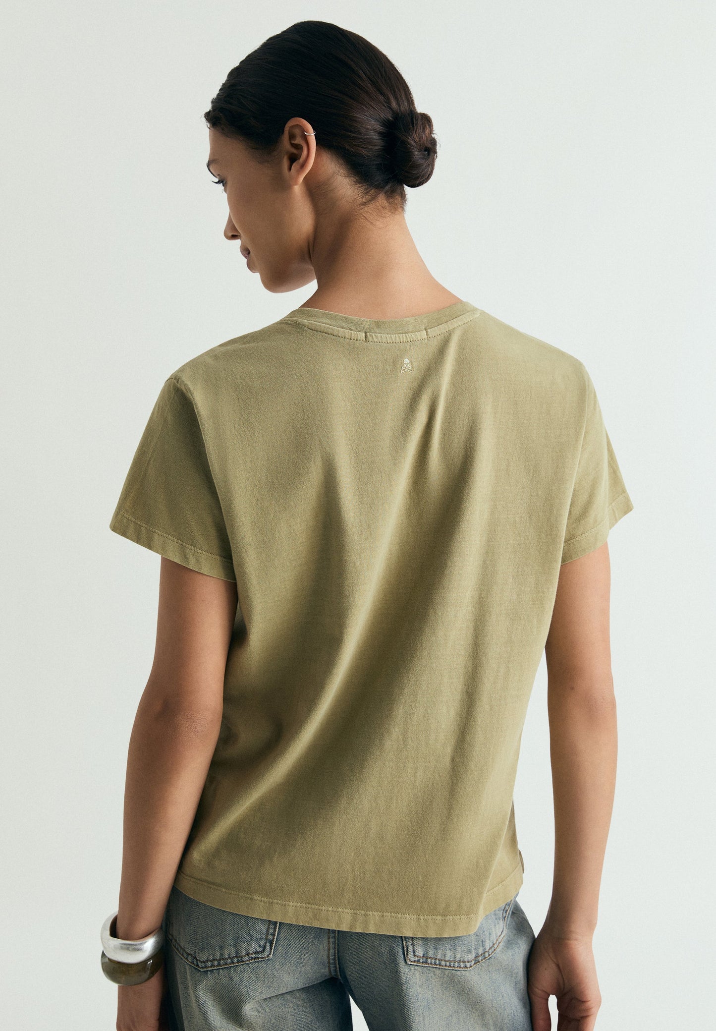BASIC V-NECK T-SHIRT