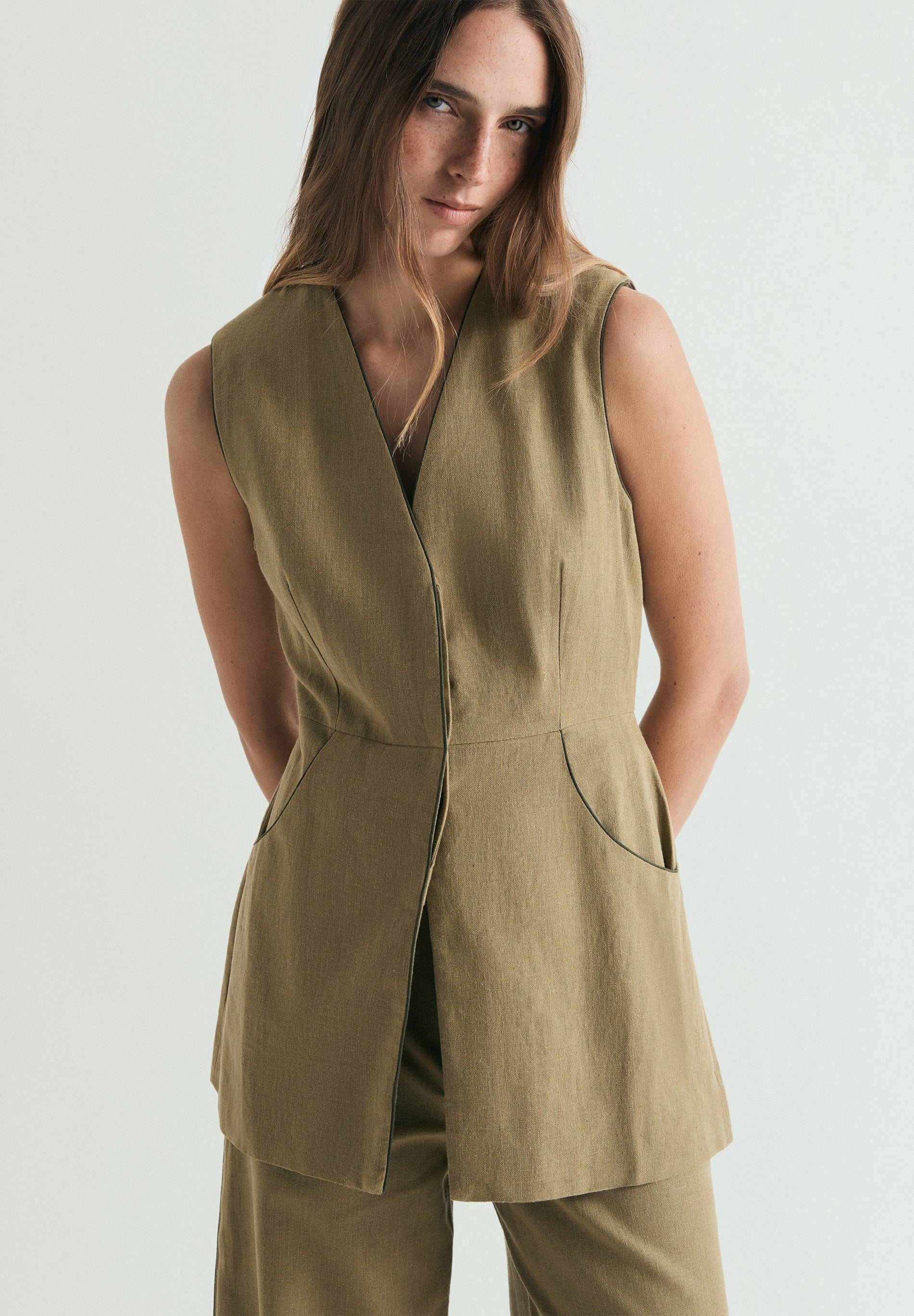 WAISTCOAT WITH CONTRAST SEAMS
