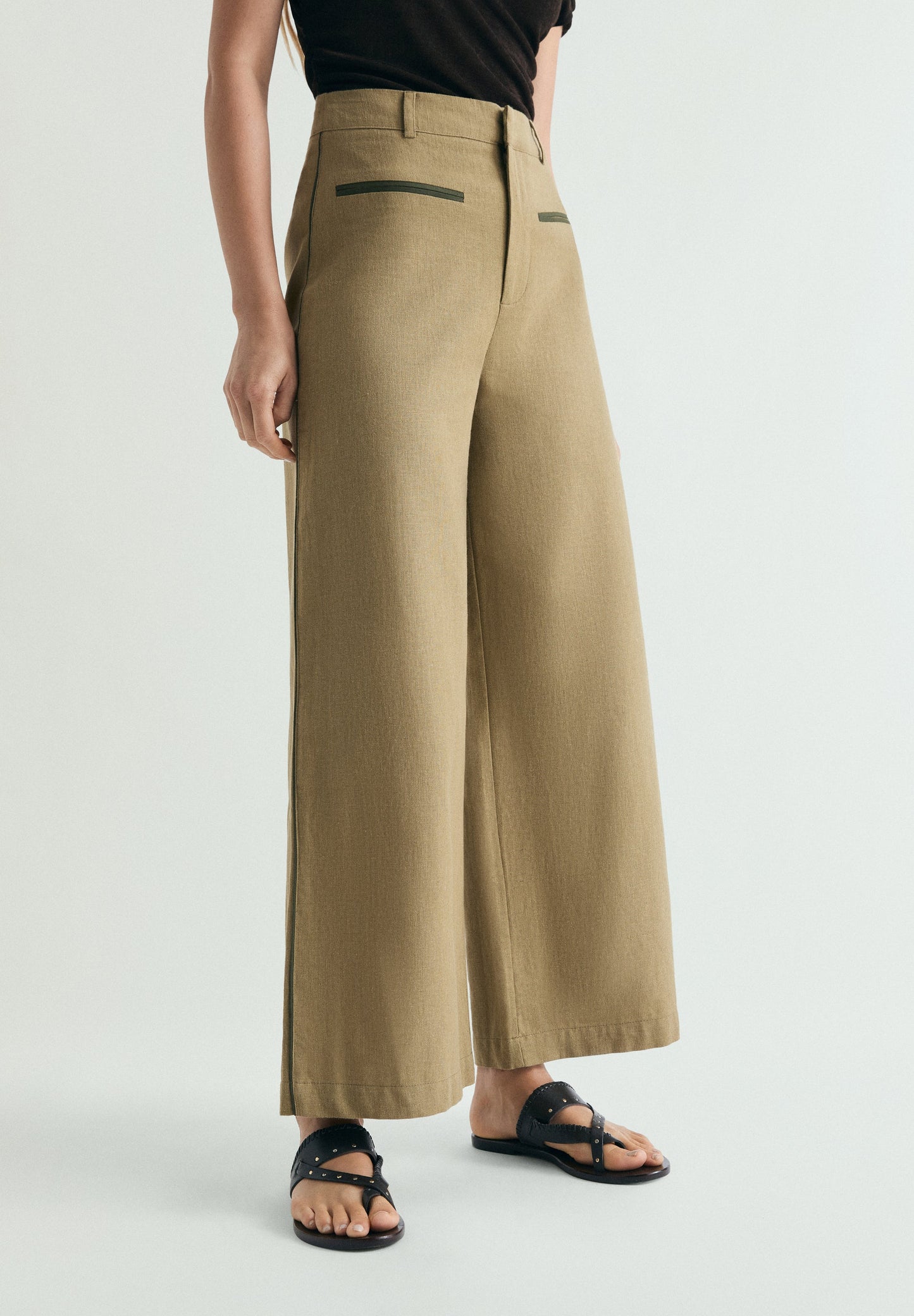 TROUSERS WITH CONTRAST POCKETS