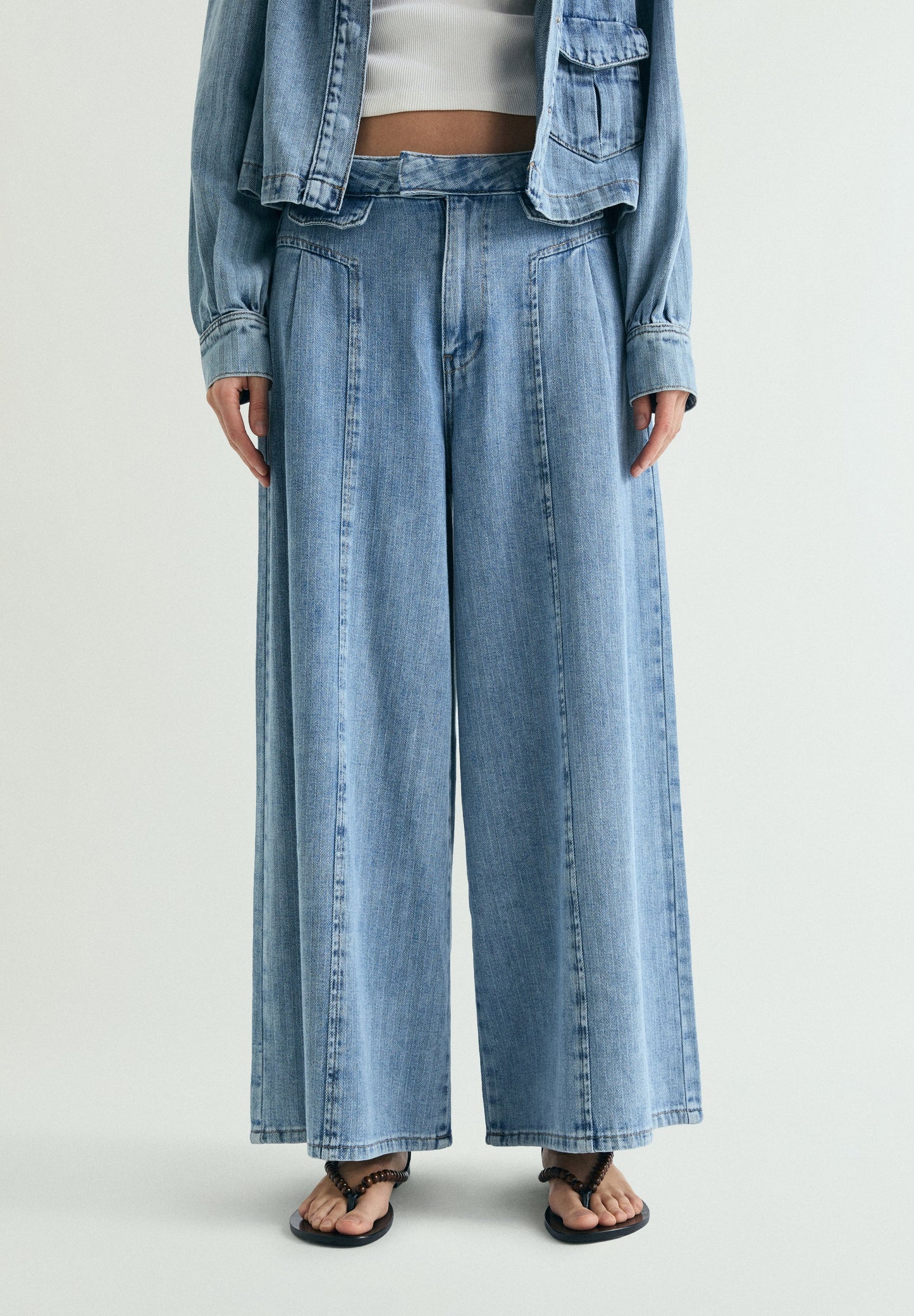 WIDE LEG JEANS WITH FADED EFFECT