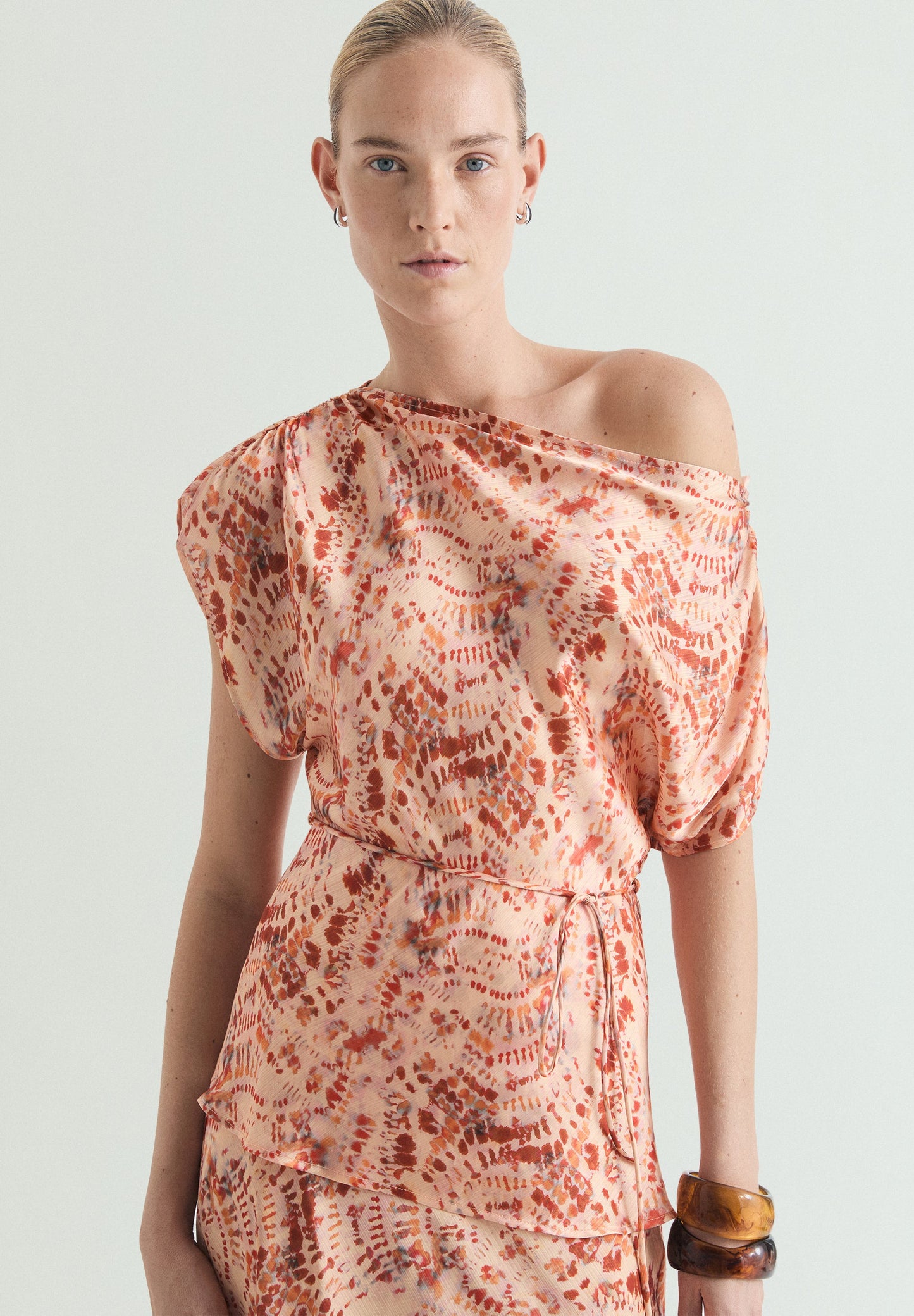 ASYMMETRIC TIE-DYE TOP