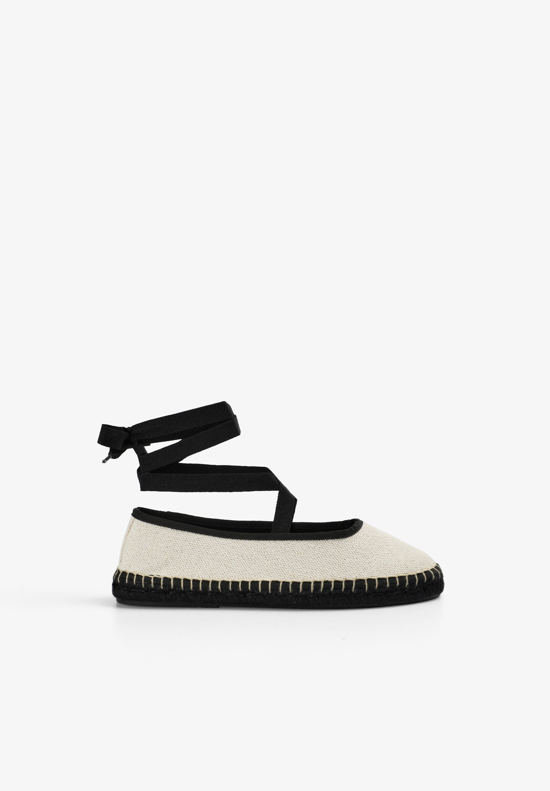 CONTRAST BALLET FLATS WITH LACING