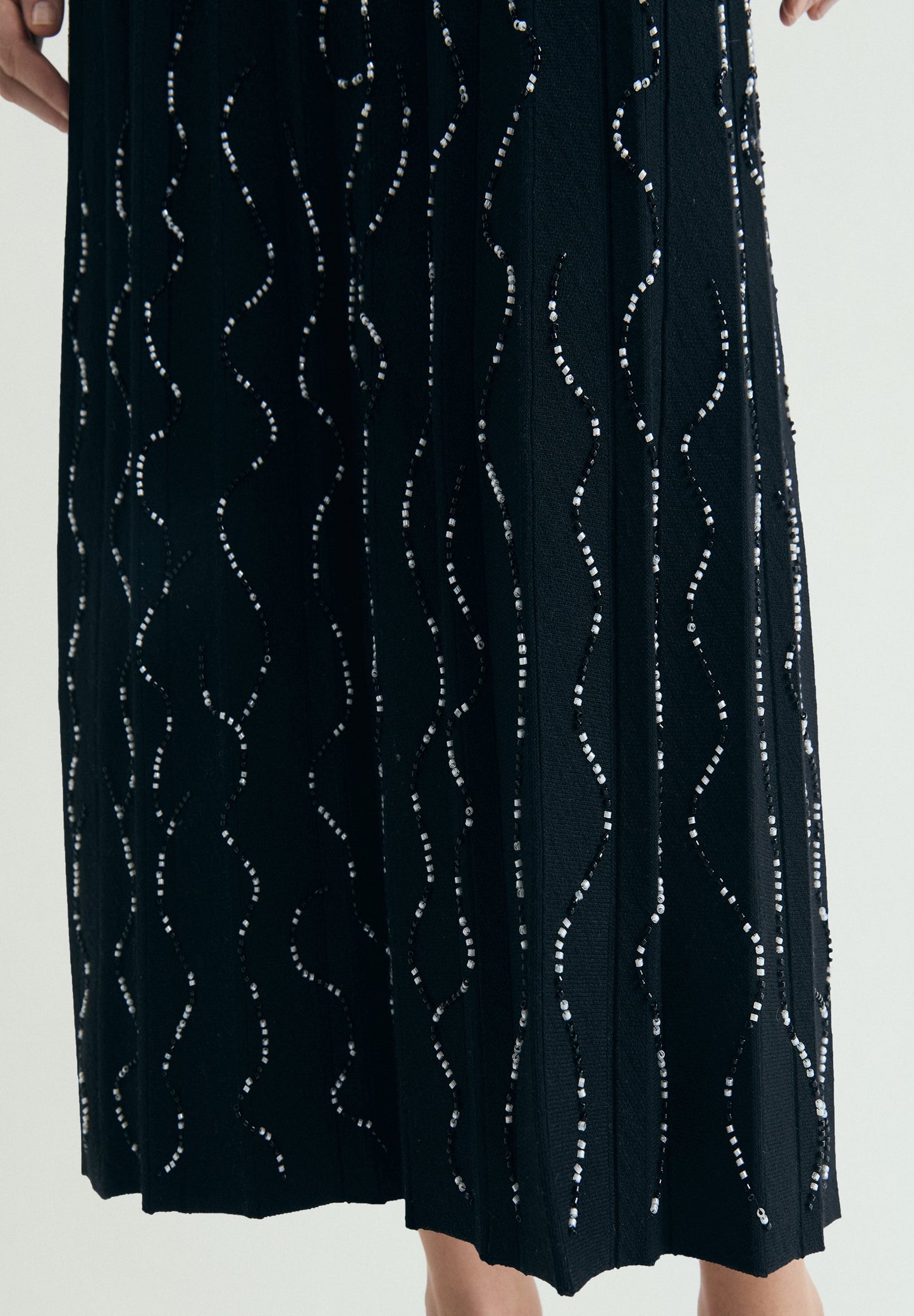 MIDI KNIT SKIRT WITH BEADS