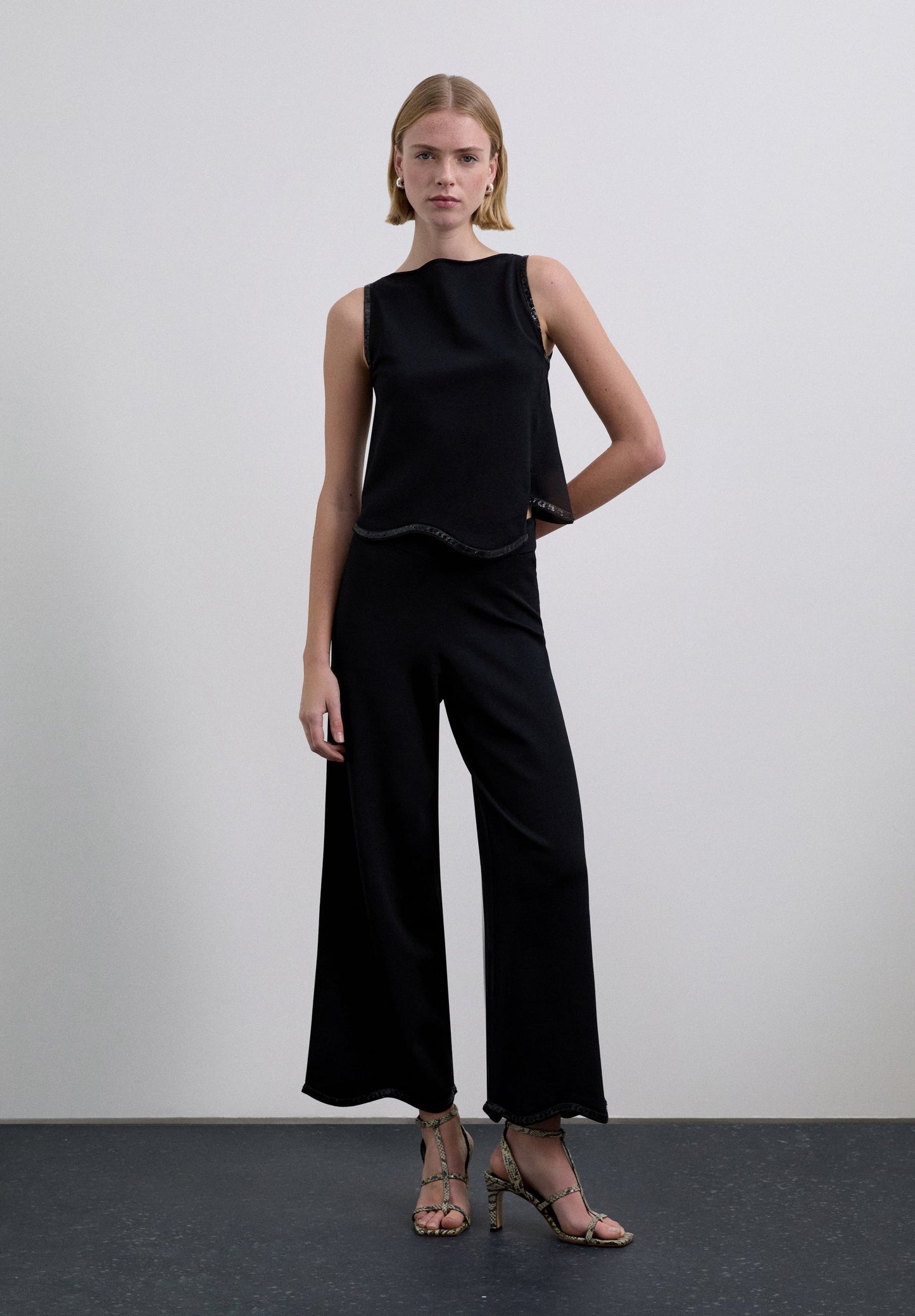 XM SCEMBELLISHMENT KNIT PANT