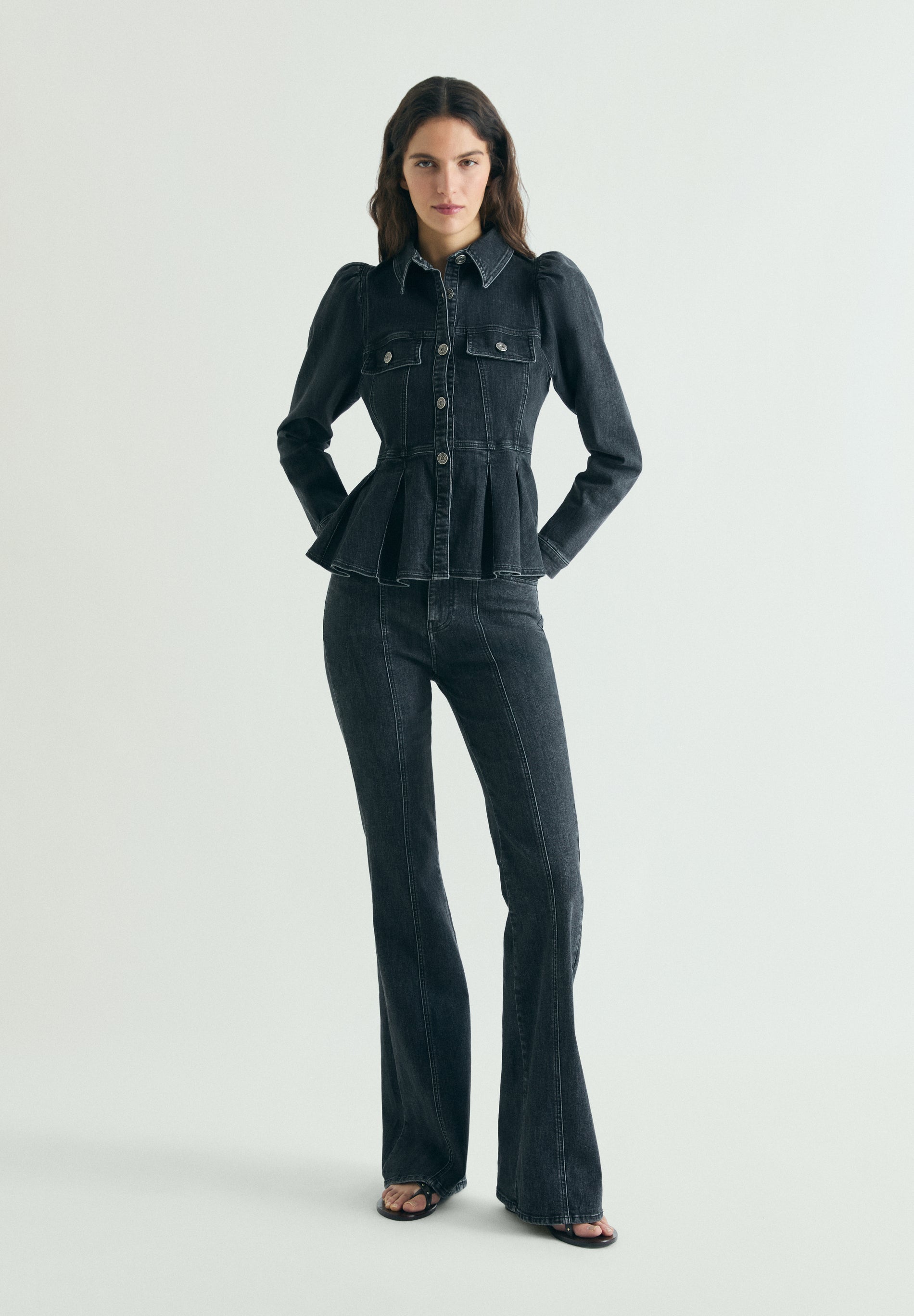 BOOTCUT JEANS WITH BUTTONS
