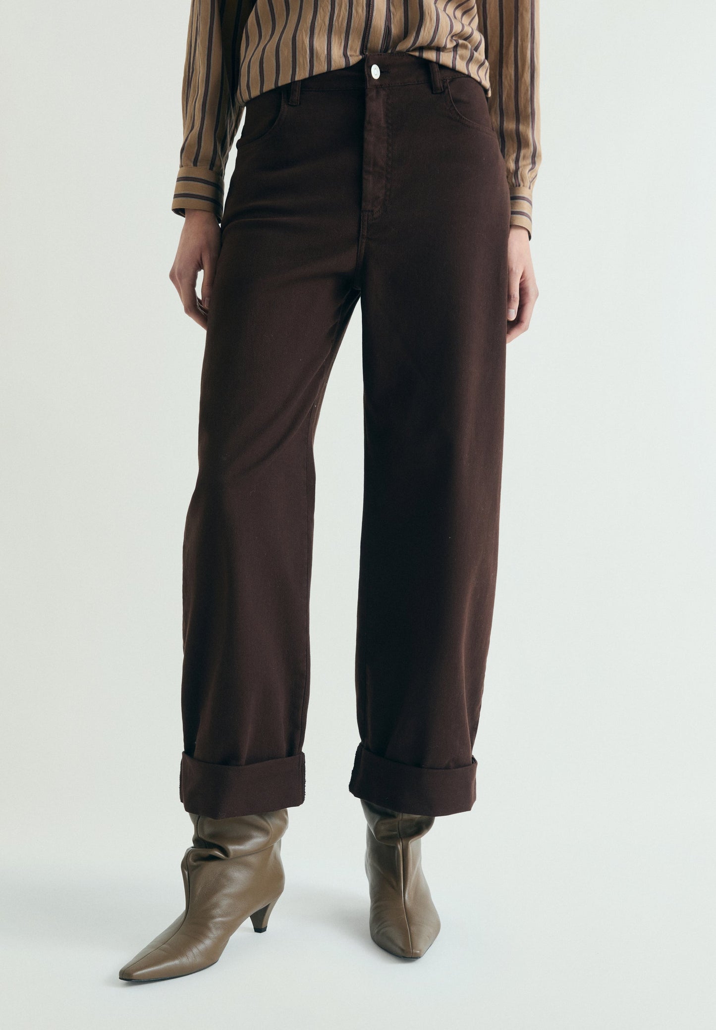 JEANS WITH HEM DETAIL