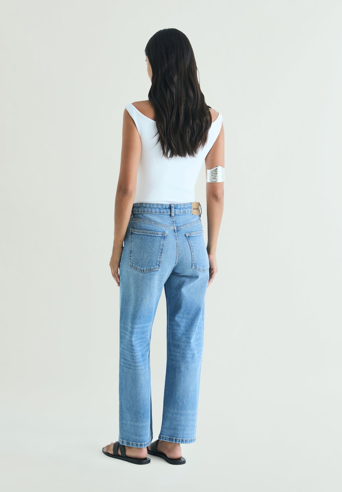LOW-RISE STRAIGHT JEANS