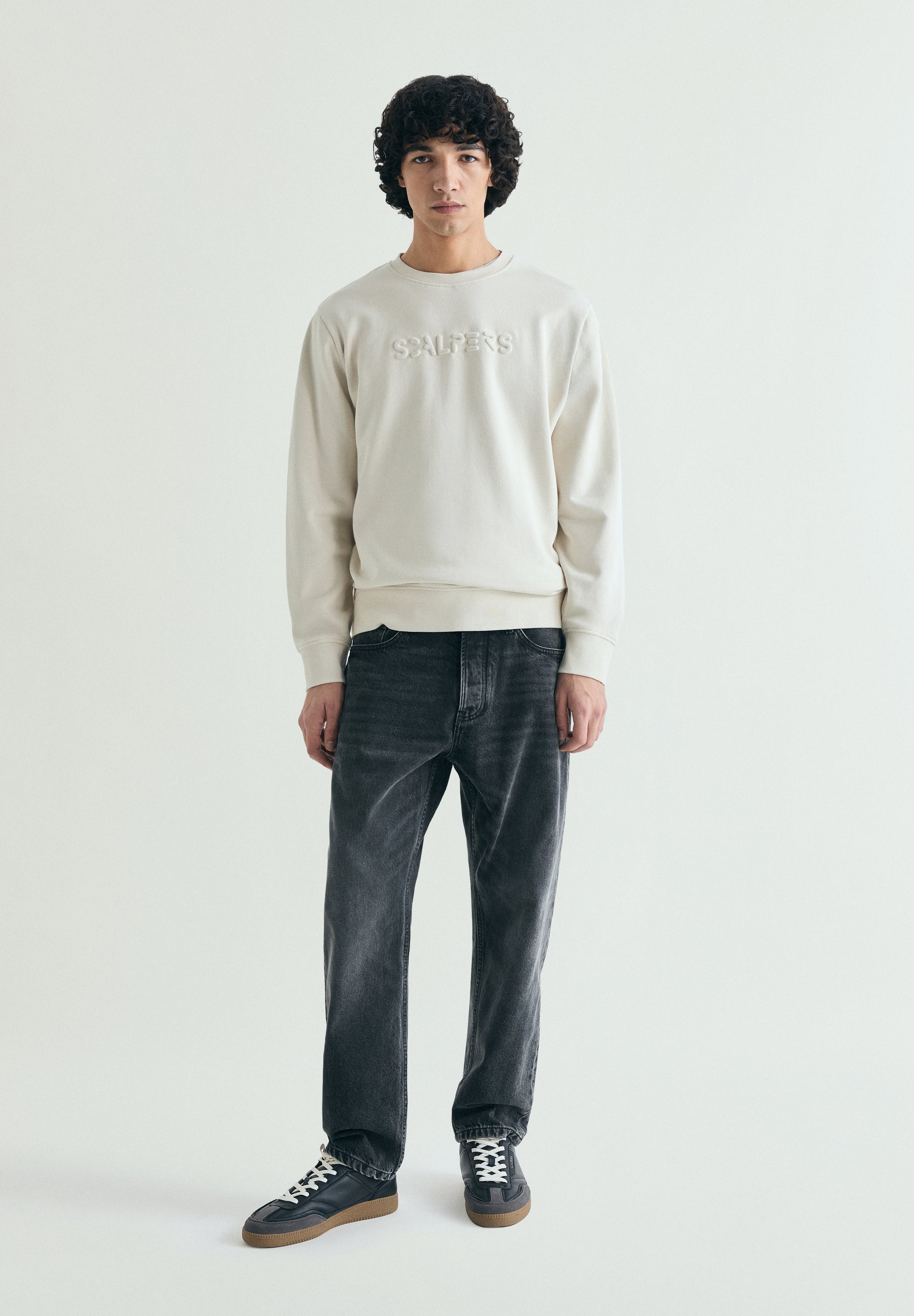 SUDADERA CALAVERA EN RELIEVE - Scalpers