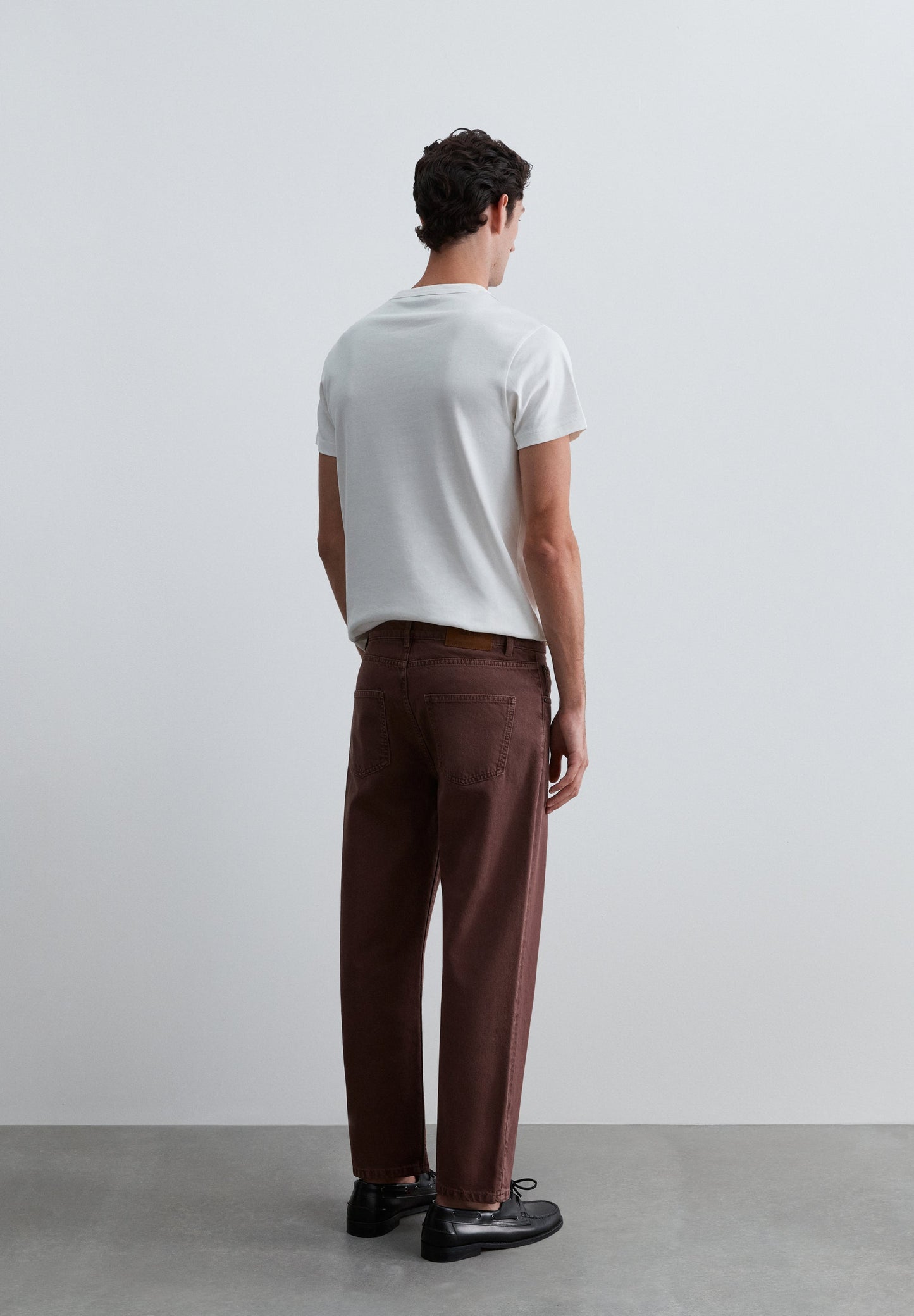 CROPPED FIT JEANS