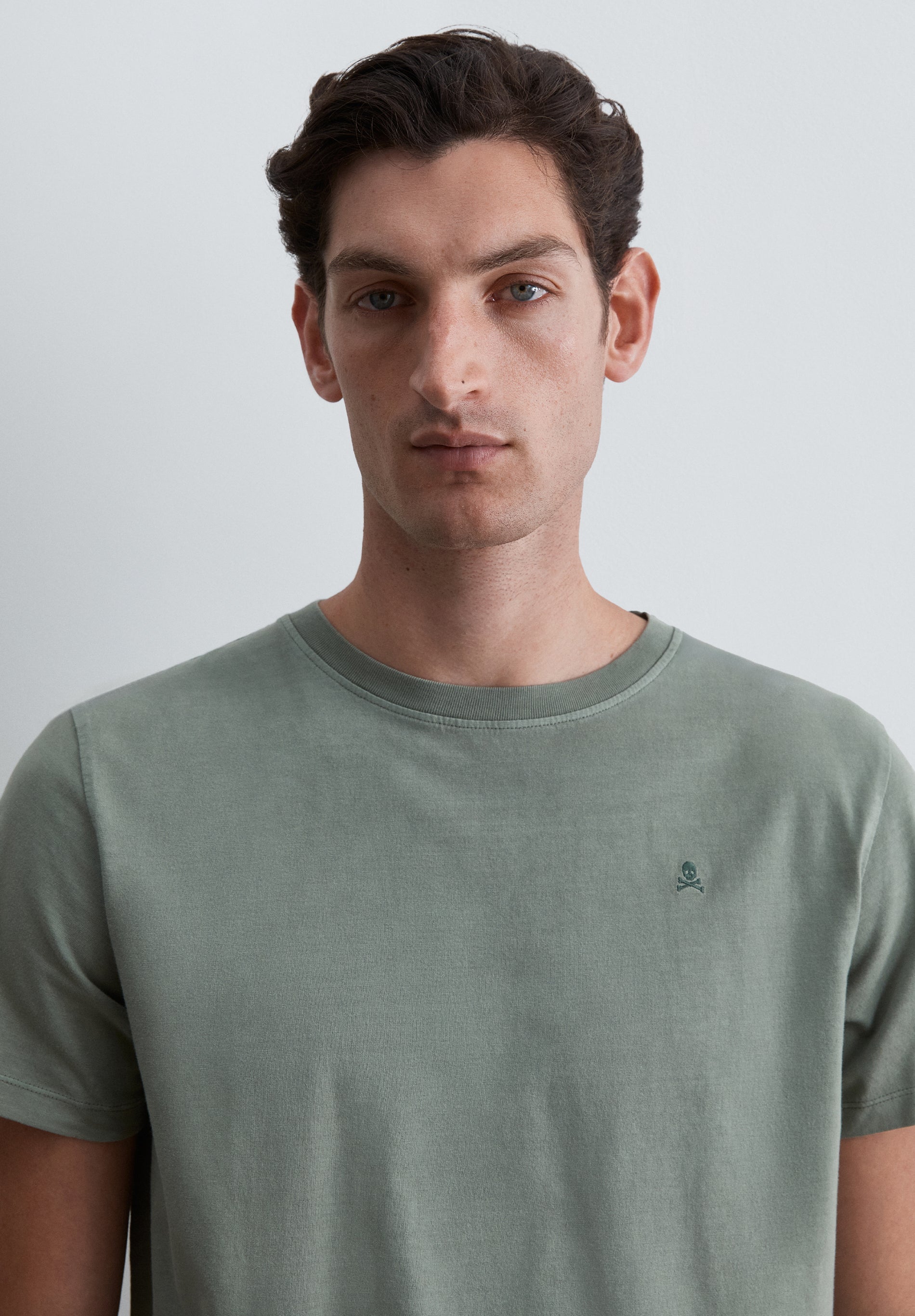 T-SHIRT WITH TONAL EMBROIDERED SKULL