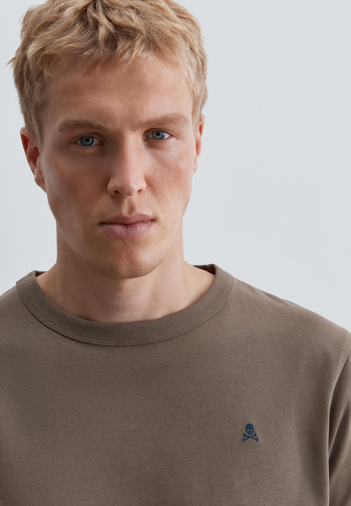 T-SHIRT WITH CONTRAST SKULL