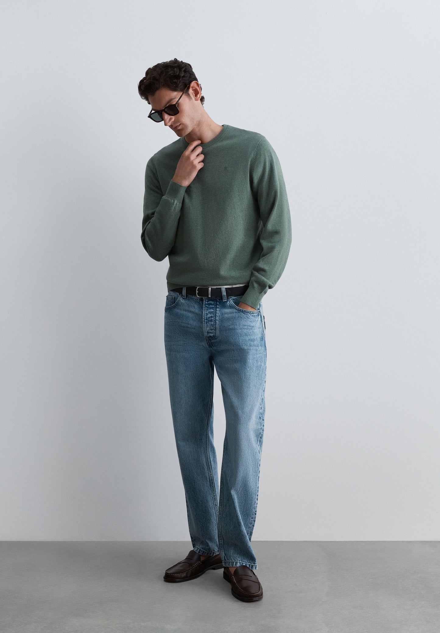 KNIT ROUND NECK SWEATER
